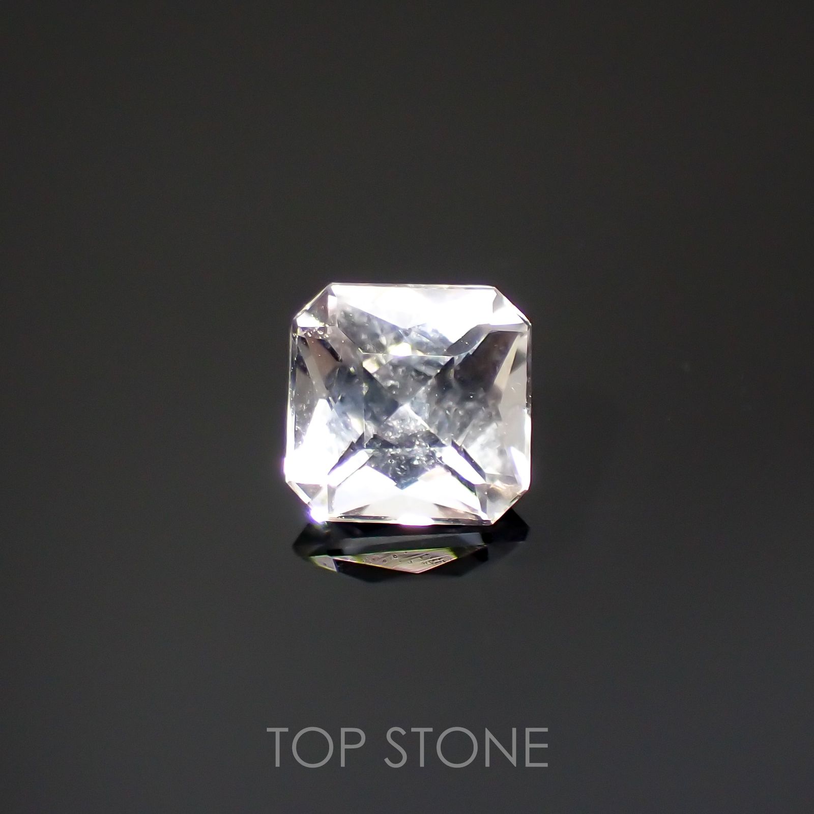 フェナカイト(宝石名フェナカイト)ブラジル産 0.45ct 識別済[220115169]4.7x4.6mm前後