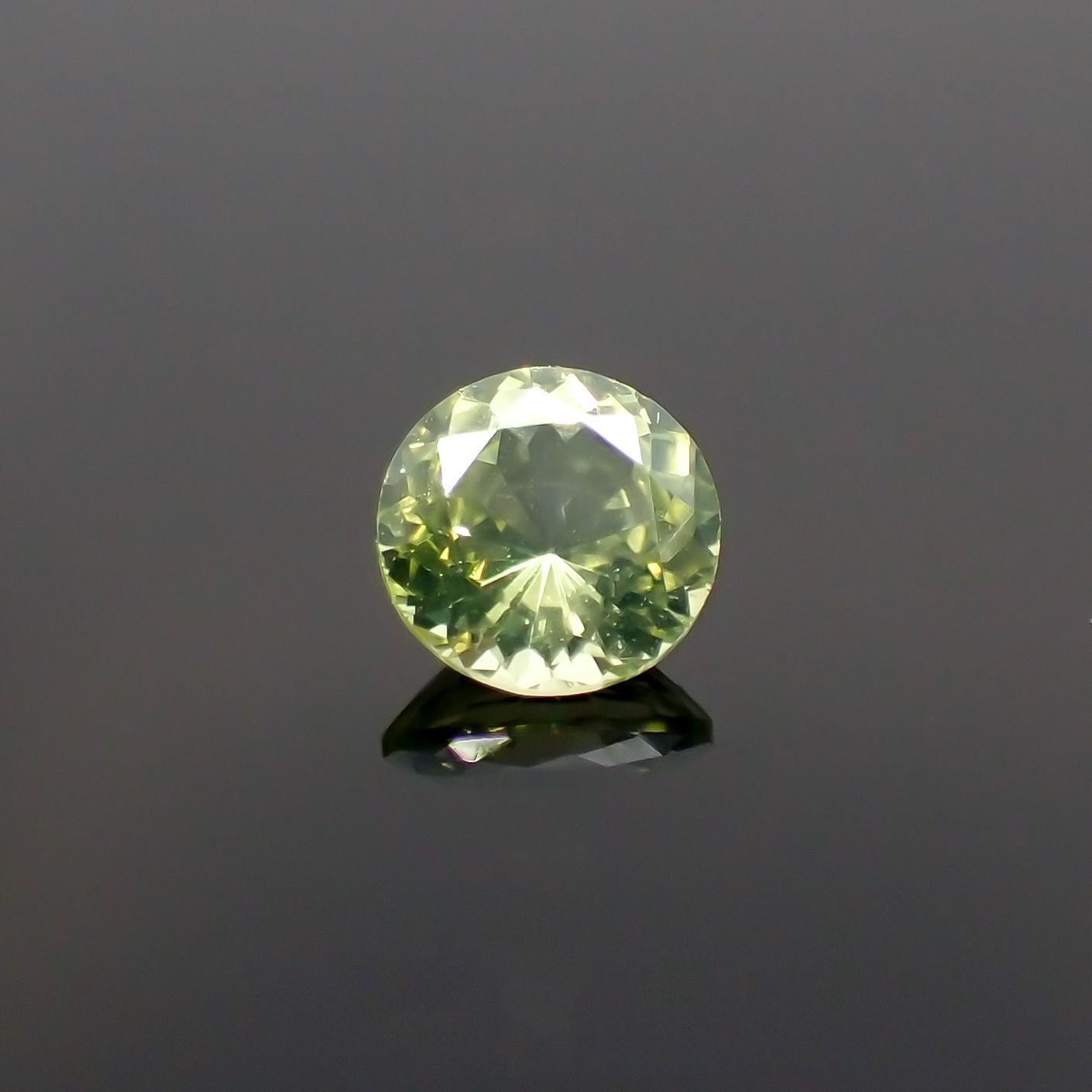 クリソベリル(宝石名クリソベリル)マダガスカル産 0.34ct 識別済[220114489]4.2x4.2mm前後