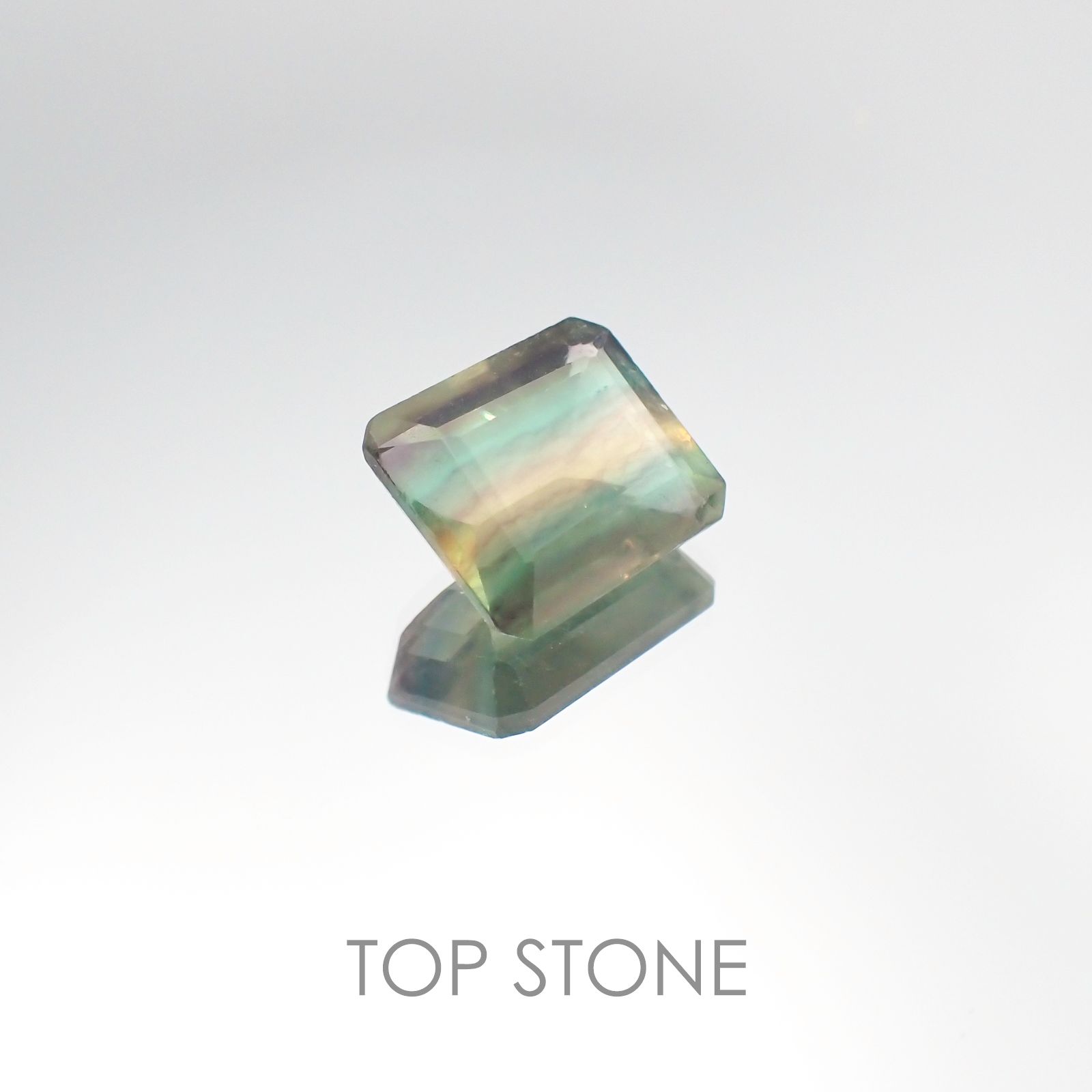 パーティカラーフローライト(宝石名パーティカラード・フルオライト) ブラジル産 6.58ct 識別済[20106389]11.9×10mm前後