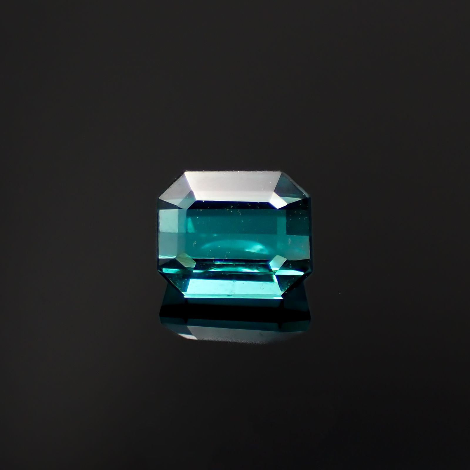 ブルートルマリン(宝石名トルマリン)アフガニスタン産 識別済 0.79ct / 5.5x4.5mm前後 [221219474]