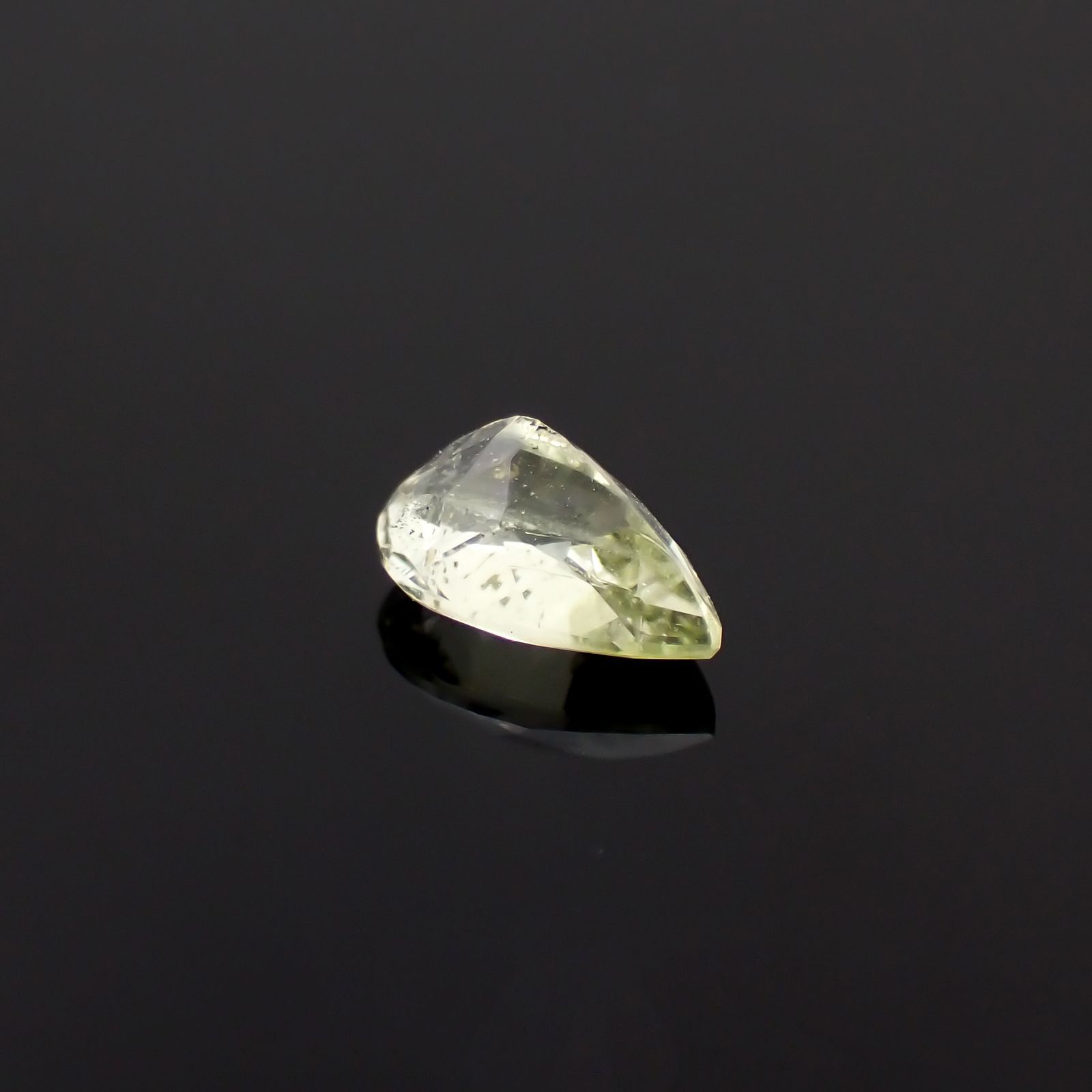 ブラジリアナイト(宝石名ブラジリアナイト)ブラジル産 0.77ct 識別済[230220693]7.4x4.8mm前後