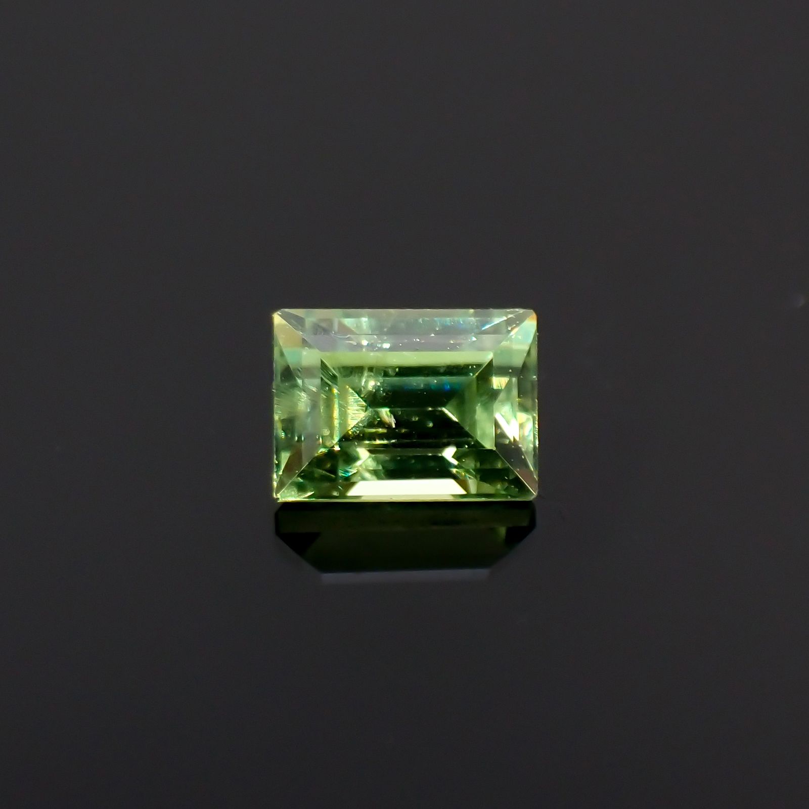 デマントイドガーネット ロシア産 0.23ct[231023656]3.7x2.7mm前後
