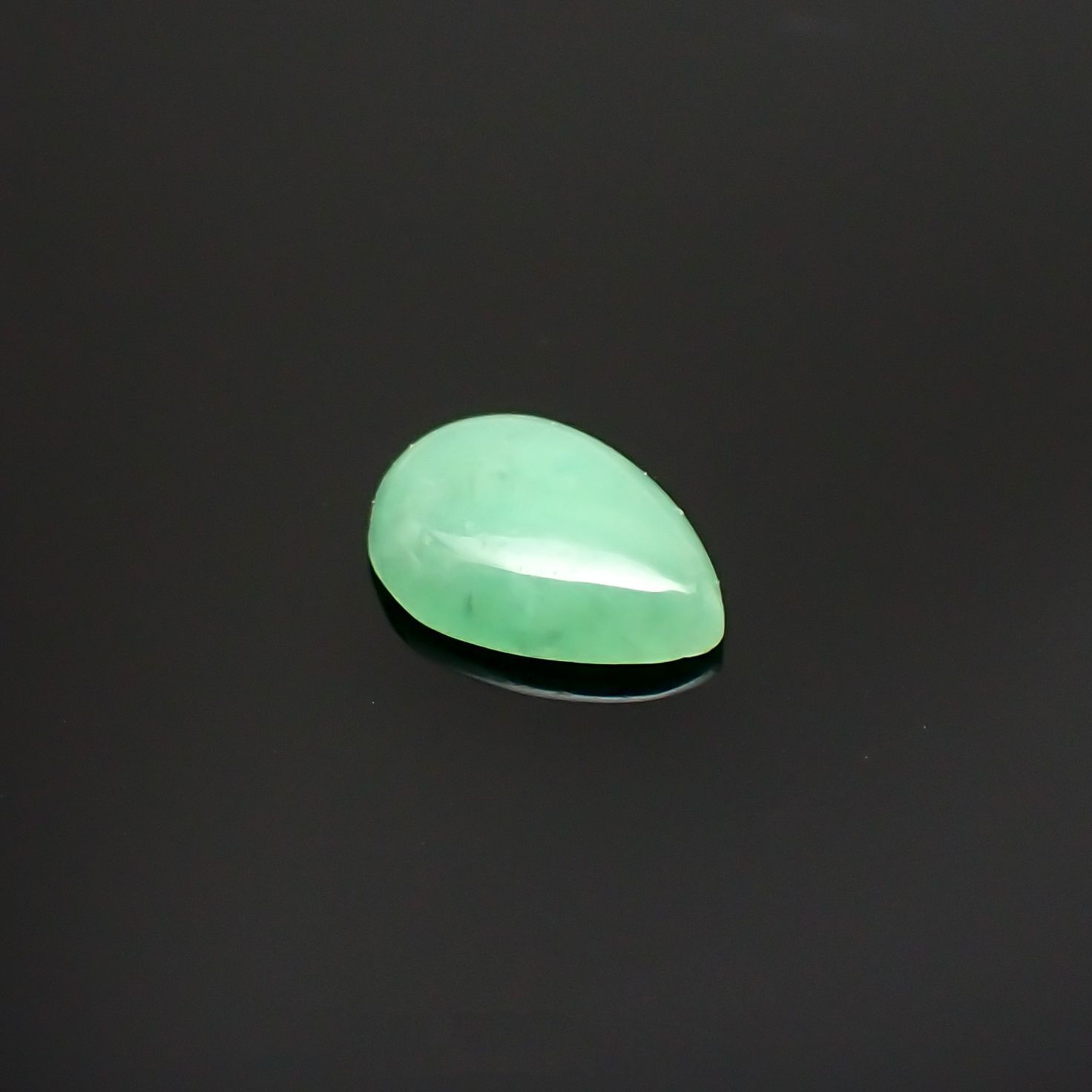 翡翠(宝石名ジェダイト)ビルマ産 0.63ct 識別済[220515810]6.9x4.9mm前後