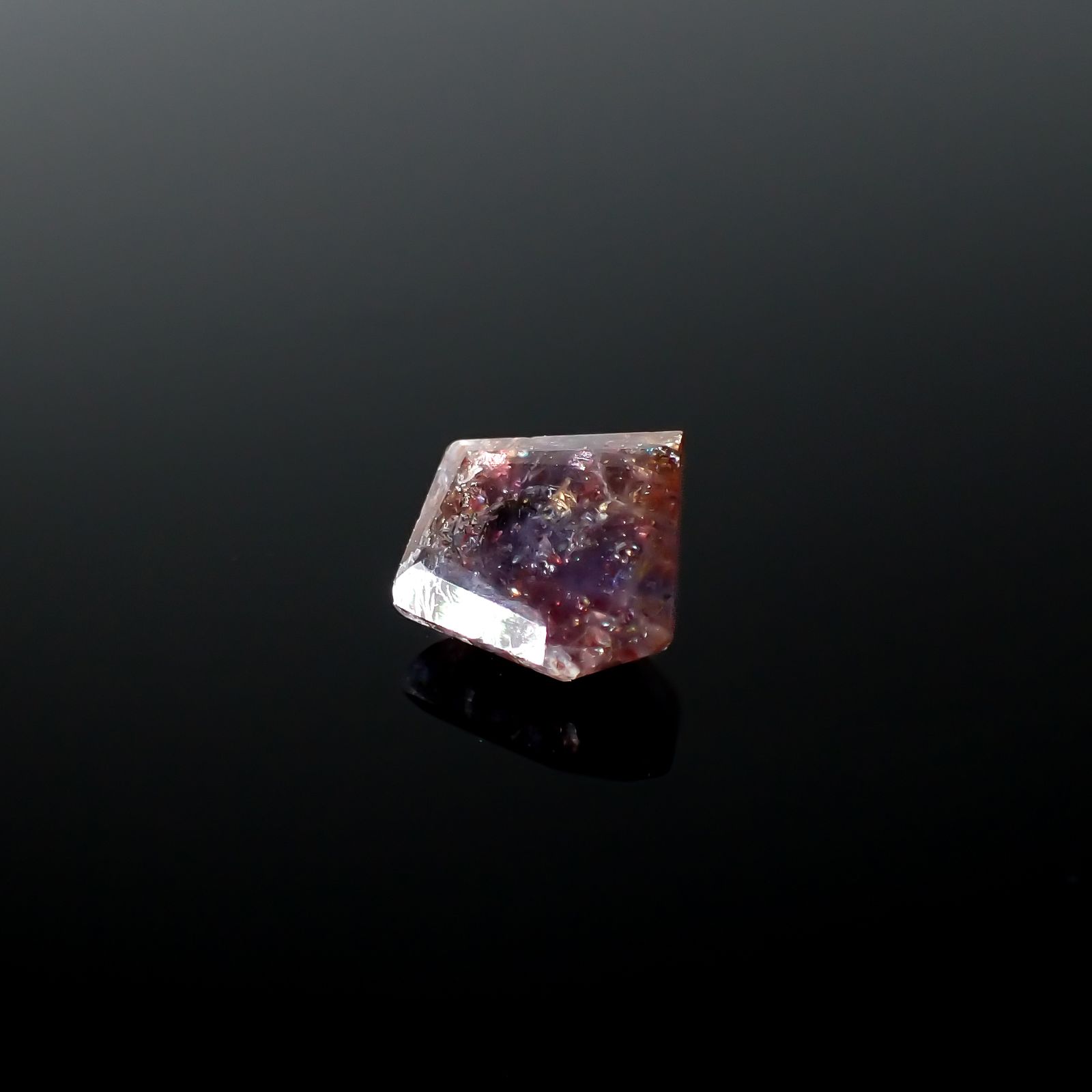 ◇カスタムカット◇ブラッドショットアイオライト インド産 2.05ct[240125390]10.3x8.6mm前後