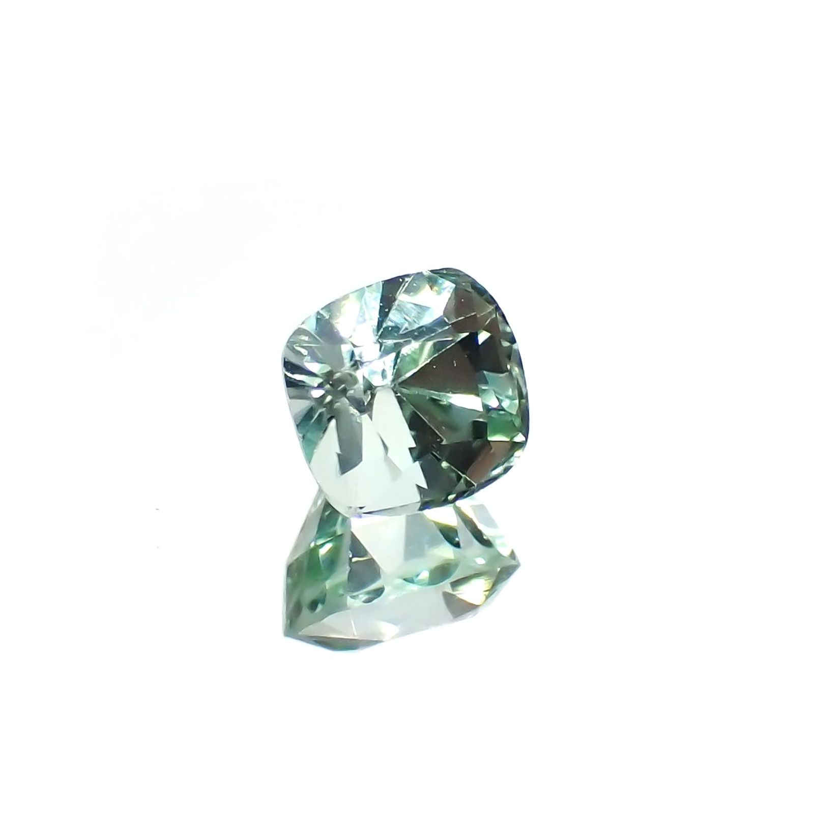 ブルーグリーントルマリン(宝石名トルマリン)アフガニスタン産 識別済 0.94ct / 5.5x5.2mm前後 [221018340]