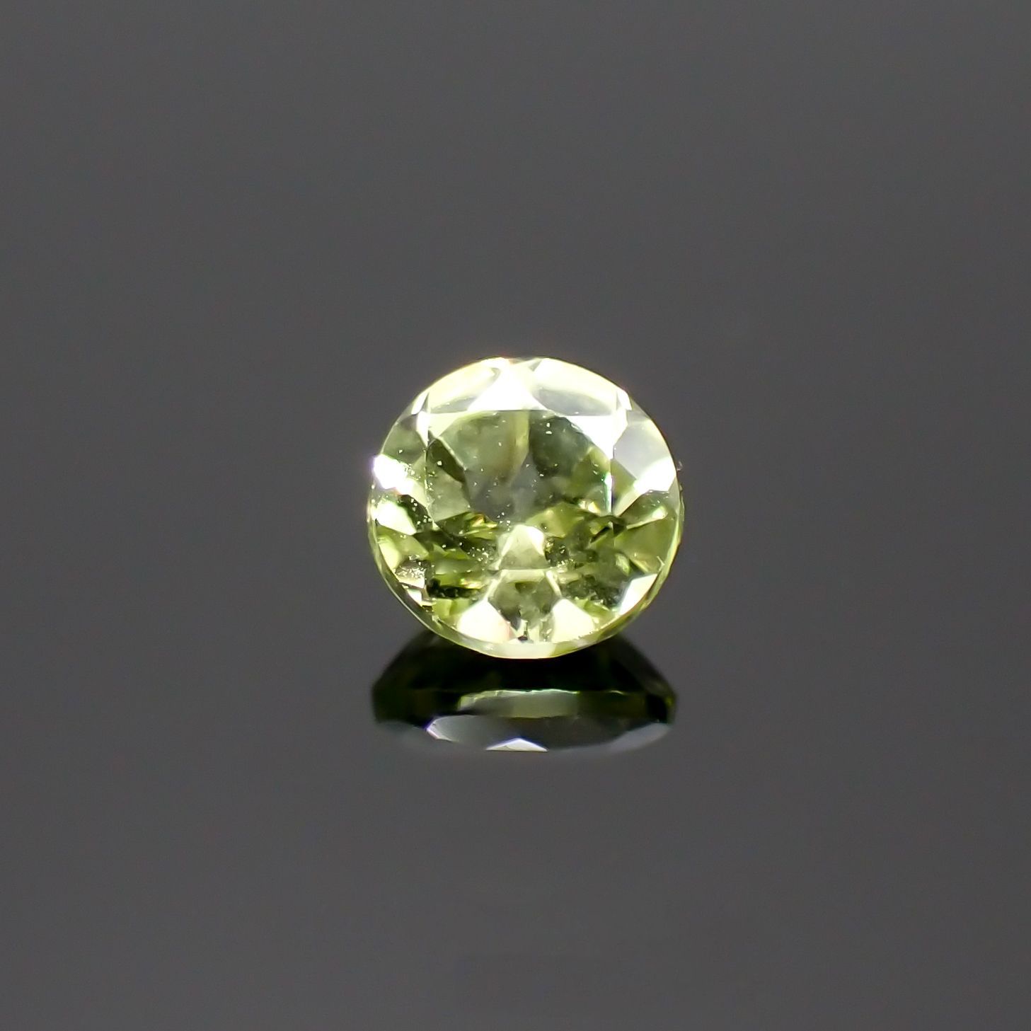 パロットクリソベリル(宝石名クリソベリル)インド産 0.13ct 識別済[220114514]2.9x2.9mm前後