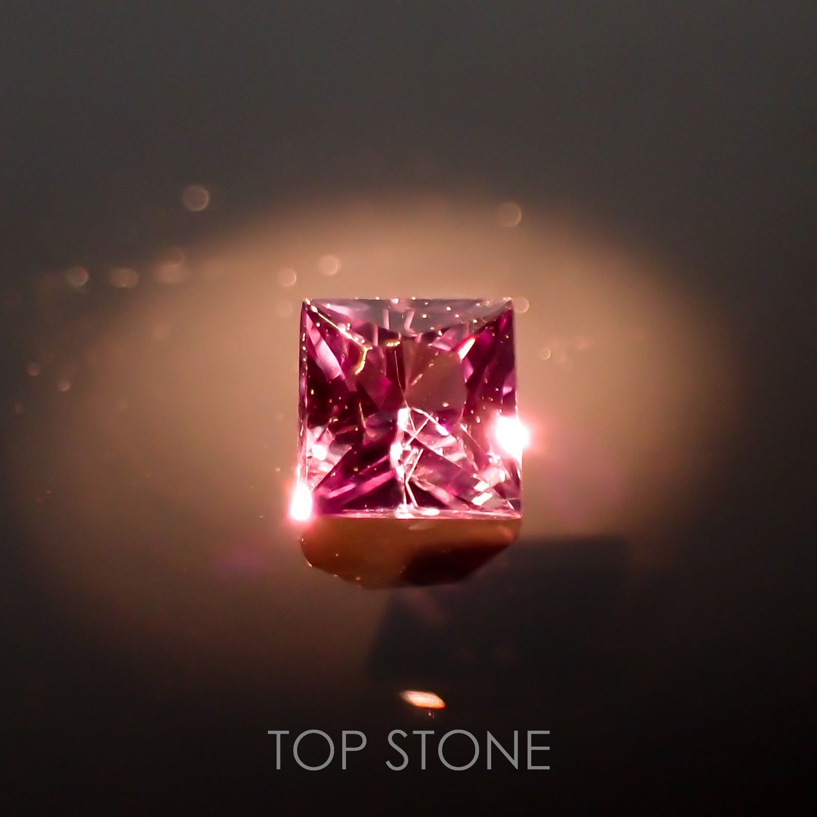◇プリンセスカット◇カラーチェンジガーネット アレキタイプ(宝石名ガーネット)マダガスカル・ベキリー産 0.10ct 識別済[220616534]2.5x2.5mm前後