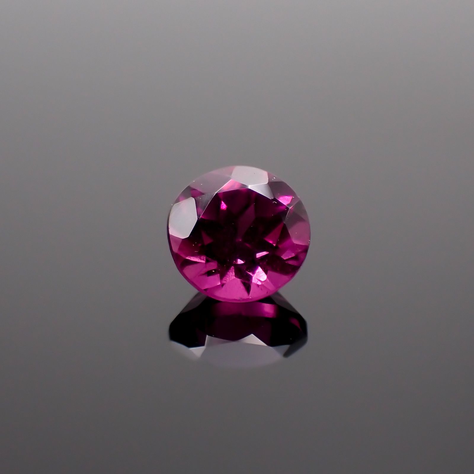 グレープガーネット ブラジル産 0.72ct [250823170]5.1x5mm前後