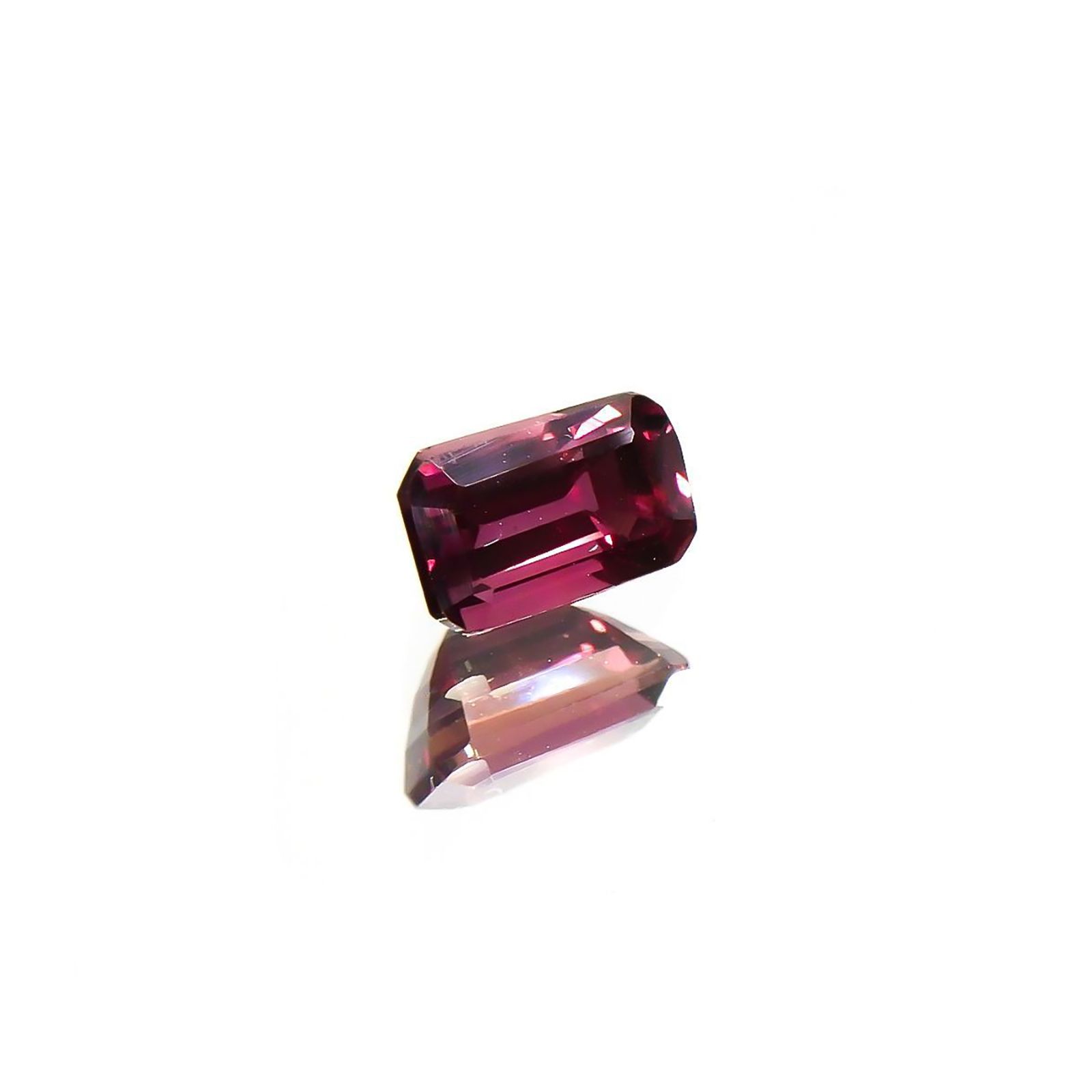 ルビー(宝石名ルビー)タンザニア産 0.40ct 識別済[220115048]4.8x2.9mm前後
