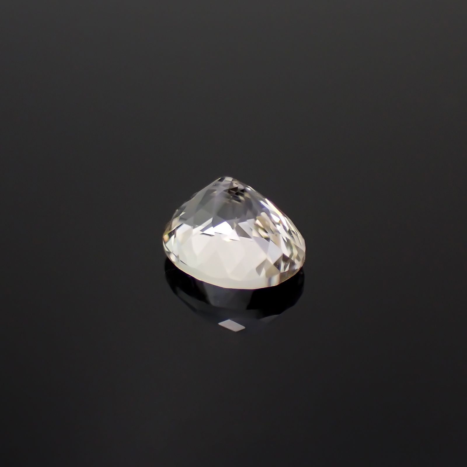 ゾイサイト 非加熱(宝石名ゾイサイト)タンザニア産 ソ付(彩珠) 0.846ct / 6.1x5.1mm前後 [221018875]
