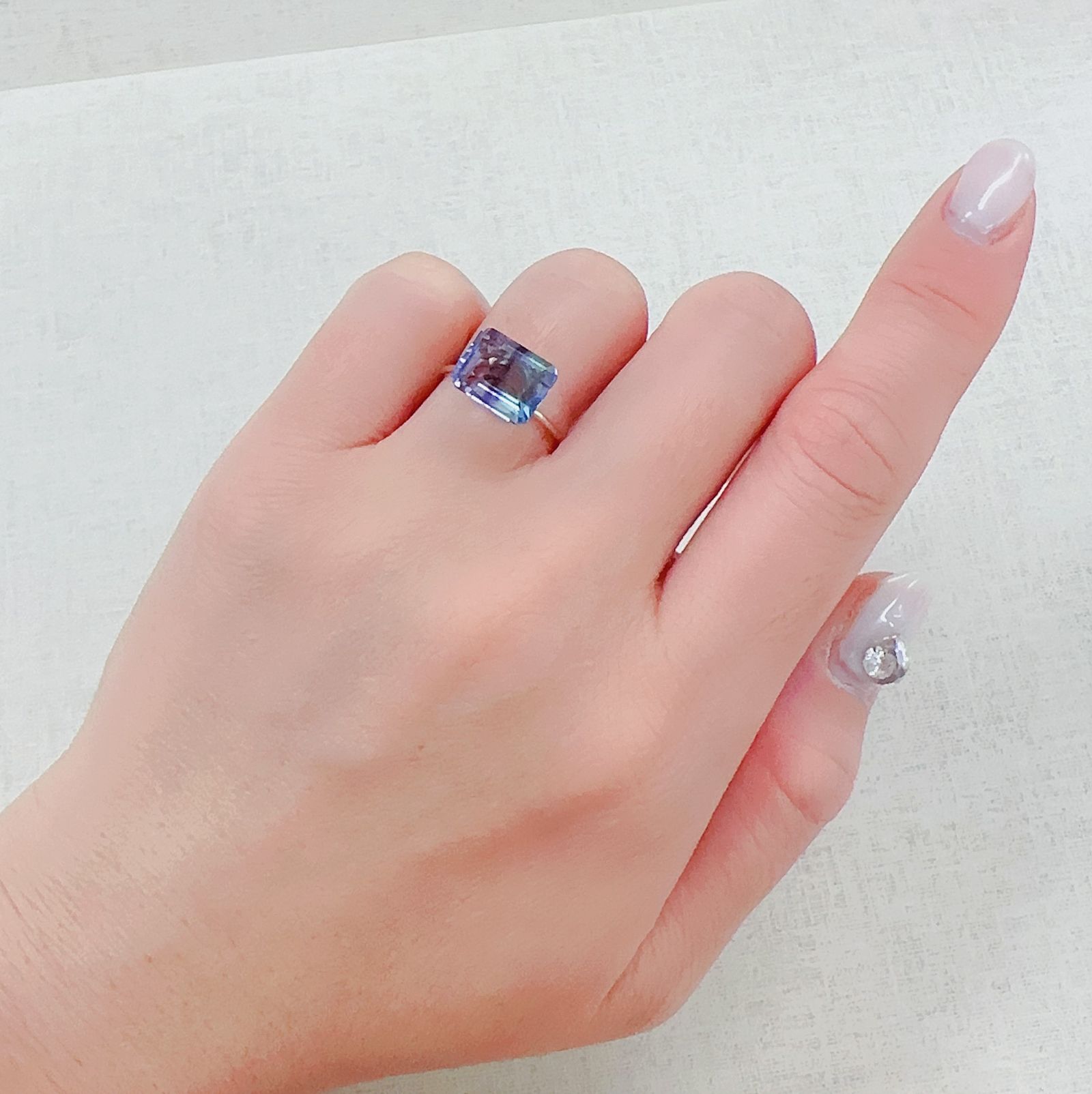パーティカラーフローライト ブラジル産 4.42ct[230321189]10.3x8.1mm前後