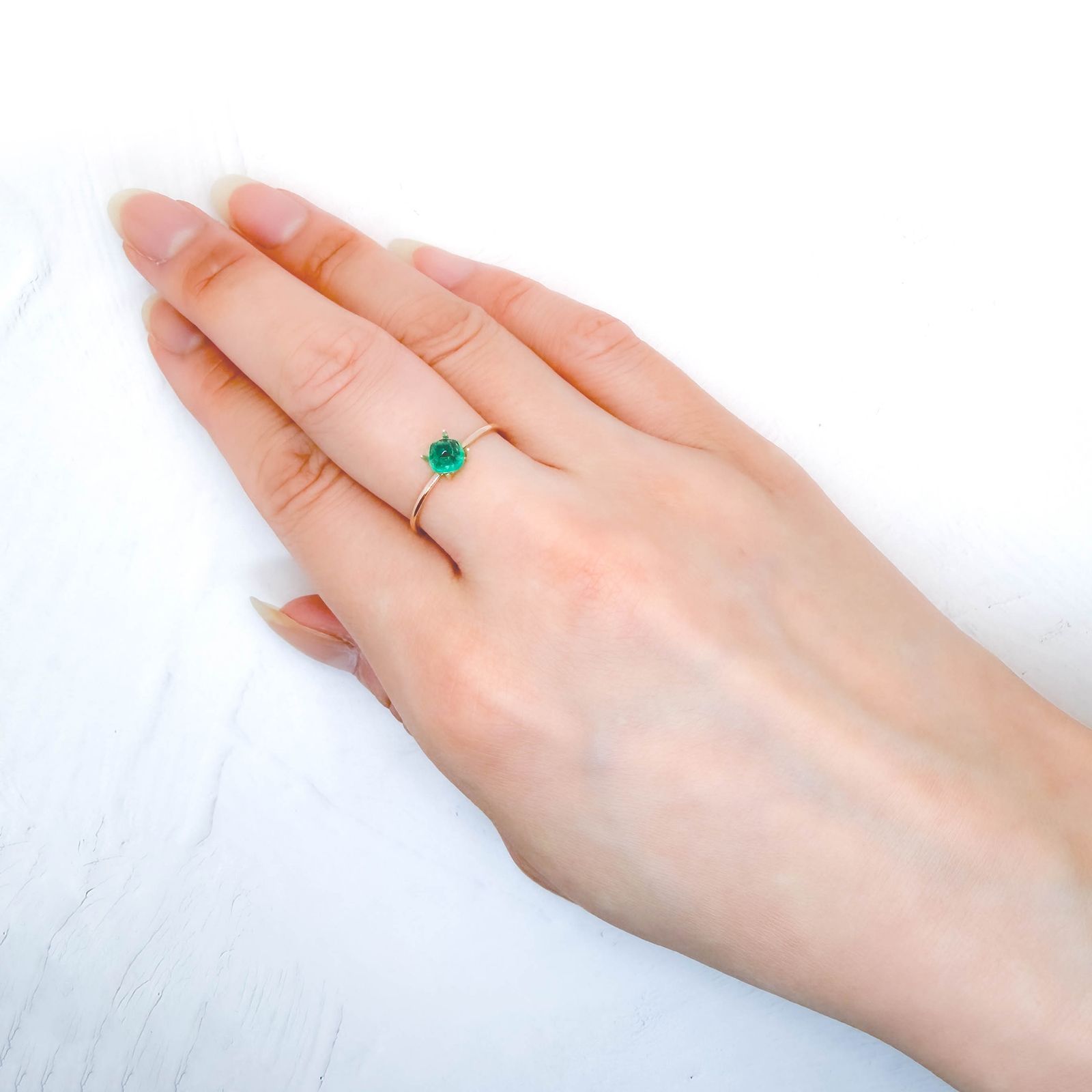 ◇シュガーローフカット◇エメラルド(宝石名エメラルド)コロンビア産 識別済 0.54ct / 4.7x4.7mm前後 [260715954]