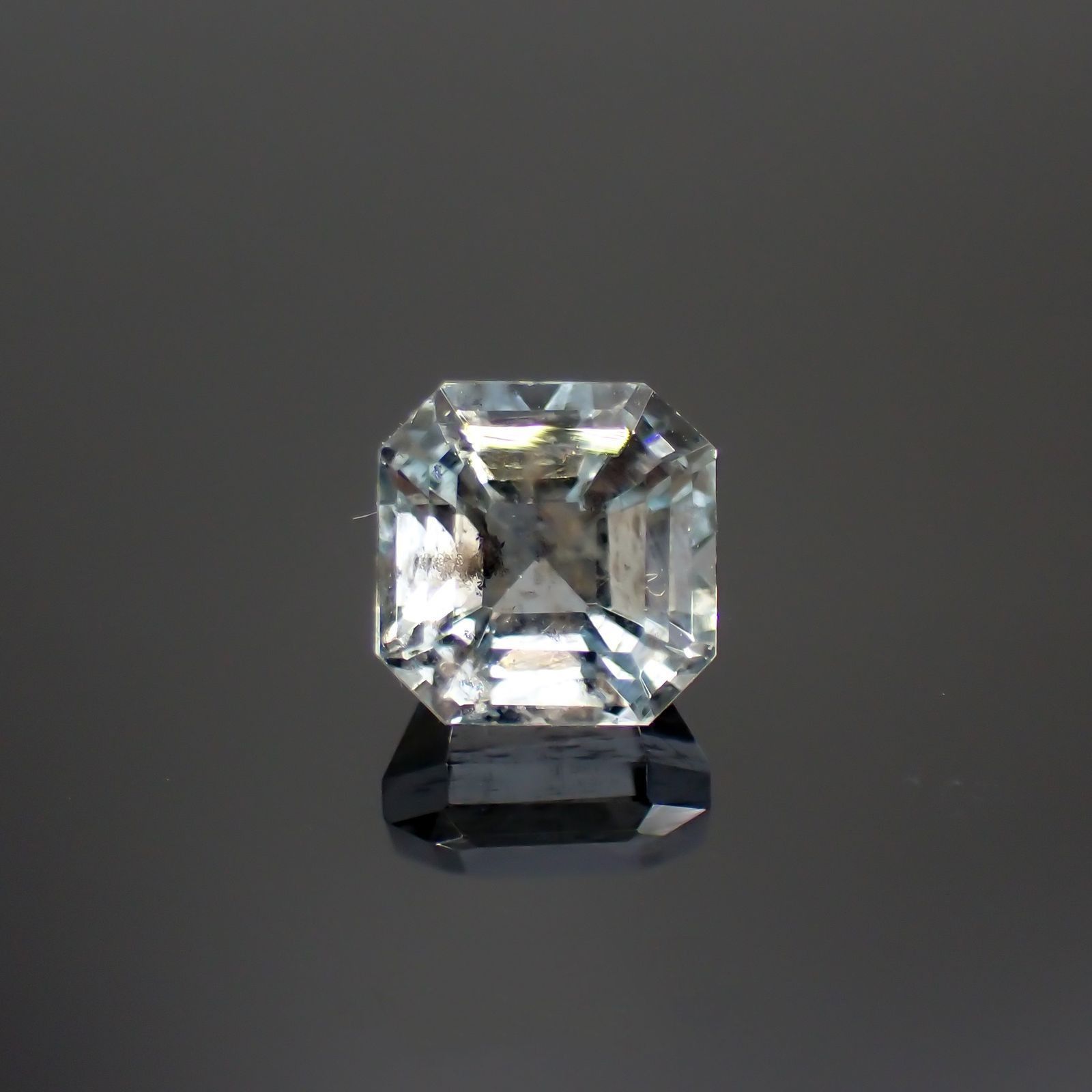 アベンチュリンアクアマリン ナイジェリア産 2.11ct / 7.1x7mm前後 [260114454]