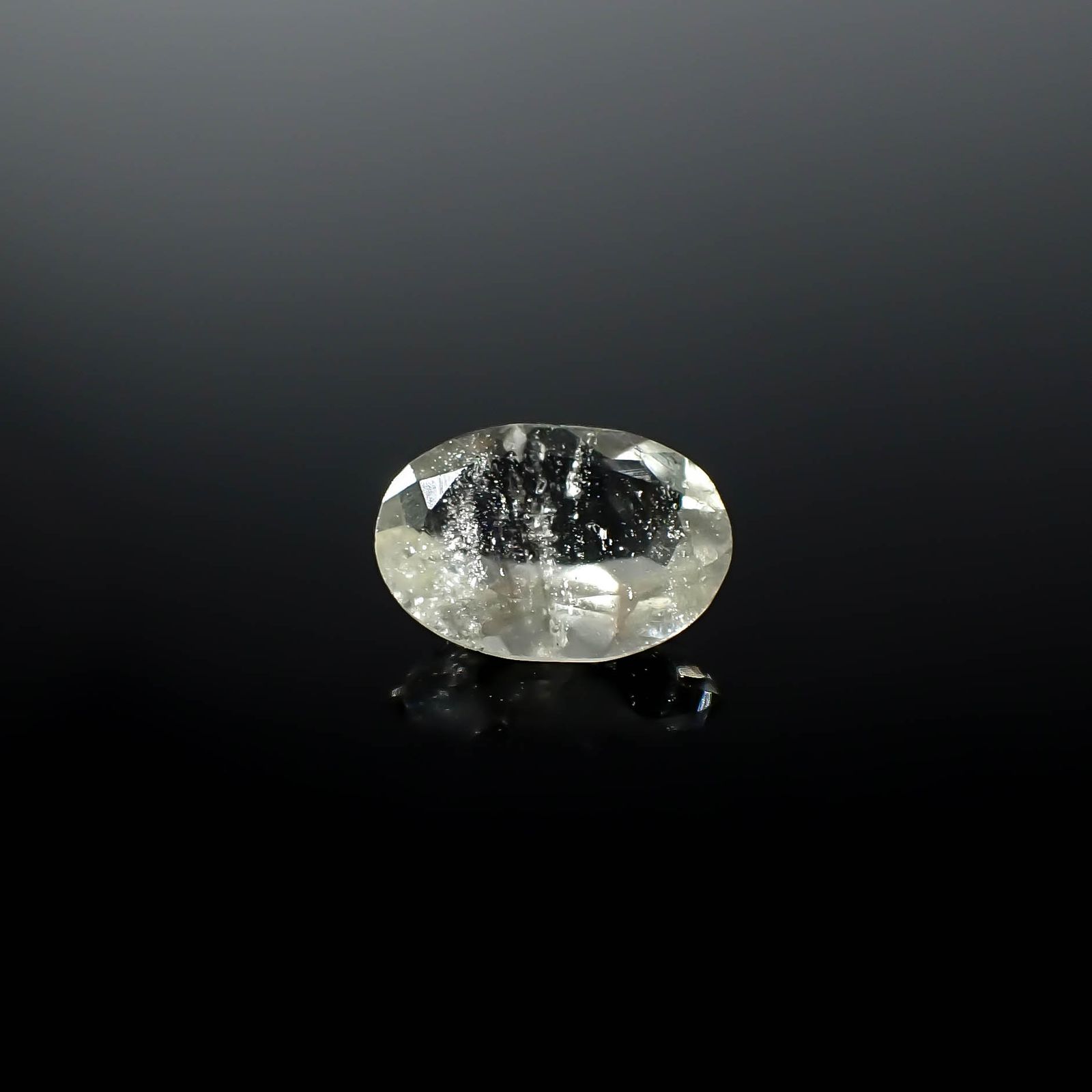 リビアングラス 発見地：エジプト・リビア砂漠 1.64ct / 10.5x7.2mm前後 [251131309]