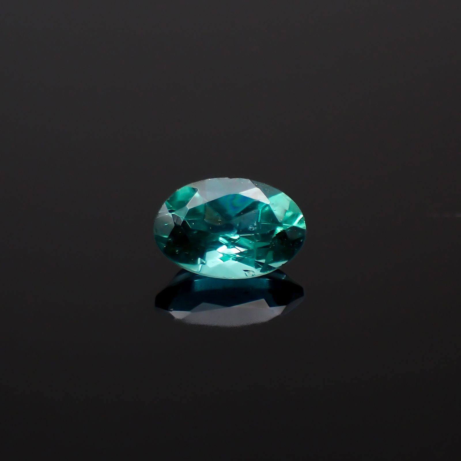 ノーブルモロキサイト マダガスカル産 0.54ct[231224682]6.2x4.1mm前後