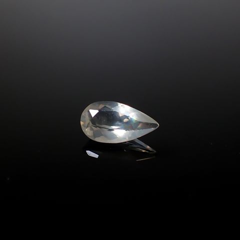リューサイト 遊色効果あり イタリア産 0.83ct [250730645]9.4x5.1mm前後