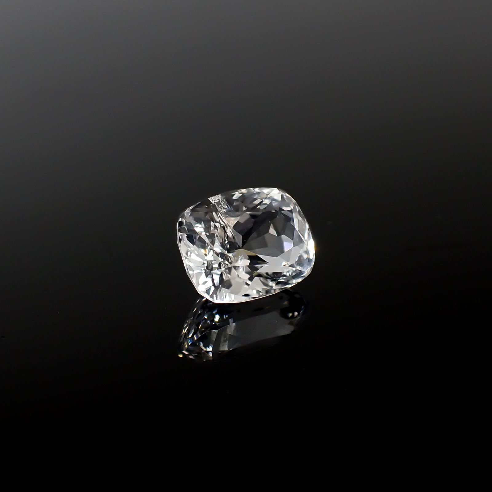 ベリロナイト(宝石名ベリロナイト)パキスタン産 2.916ct ソ付(日独)[240327015]9.74x7.52mm前後