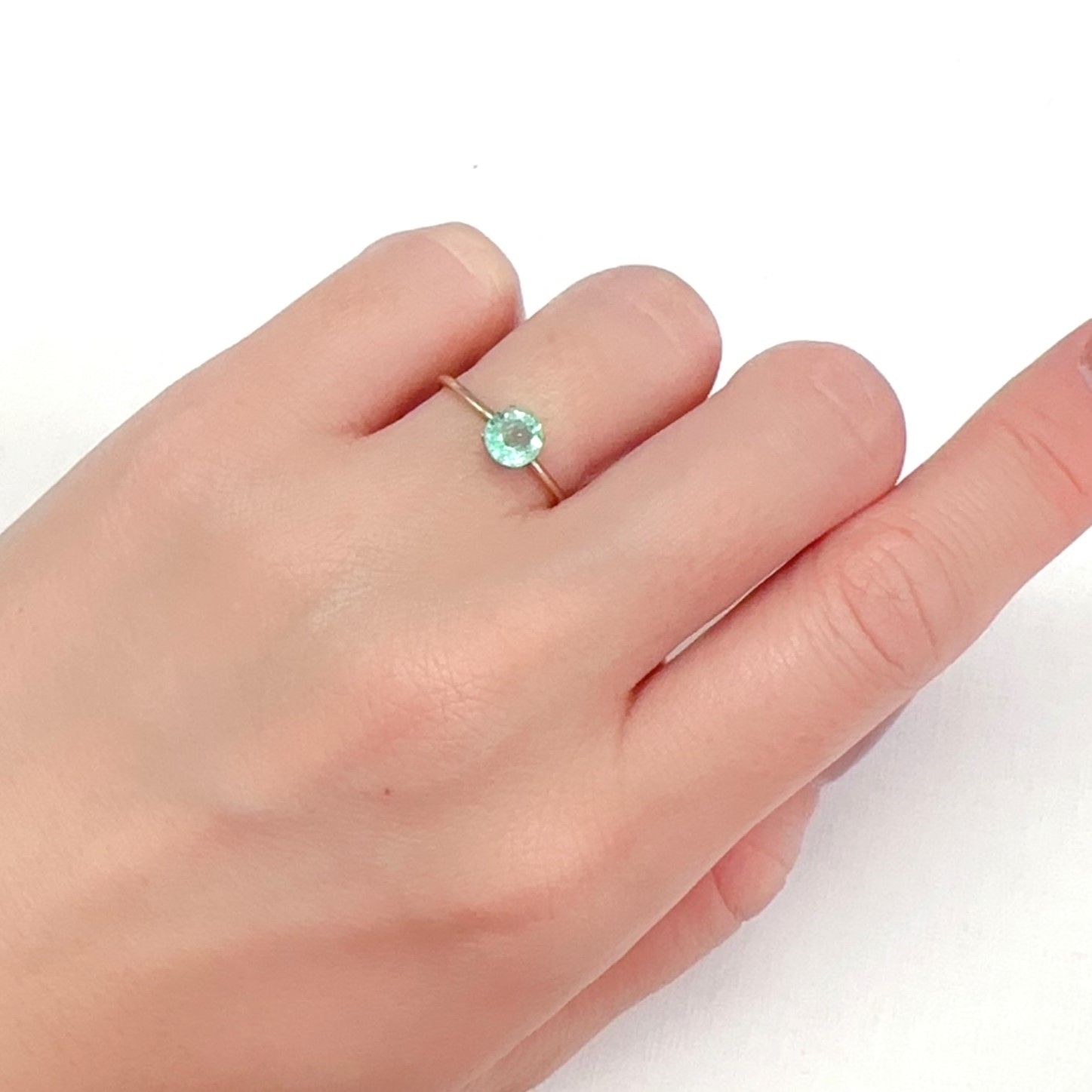 パステルカラーエメラルド コロンビア産 0.58ct[240225945]5.4x5.4mm前後