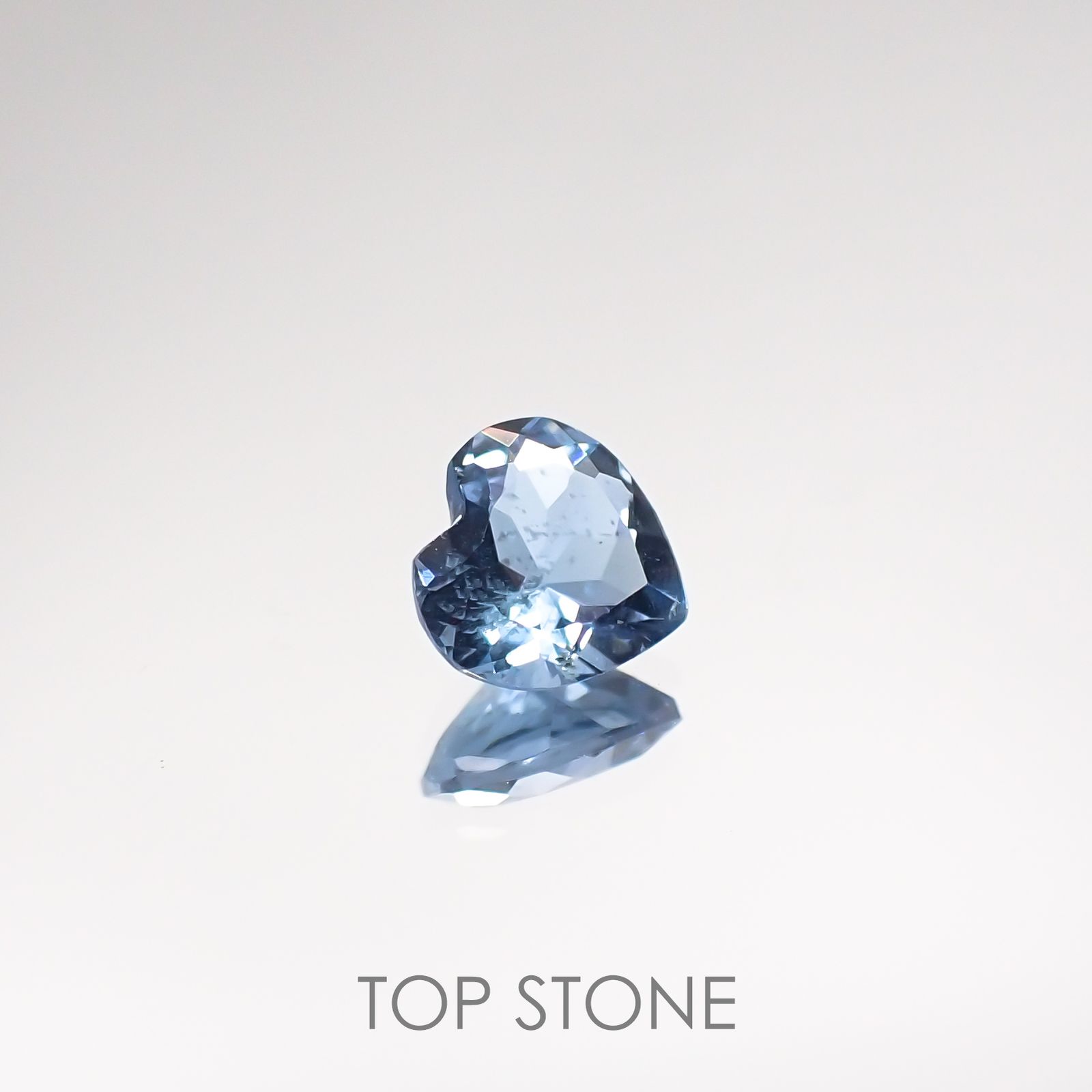 サンタマリアアクアマリン(宝石名アクアマリン) ブラジル産 0.35ct 識別済[210711411]4.9×5mm前後