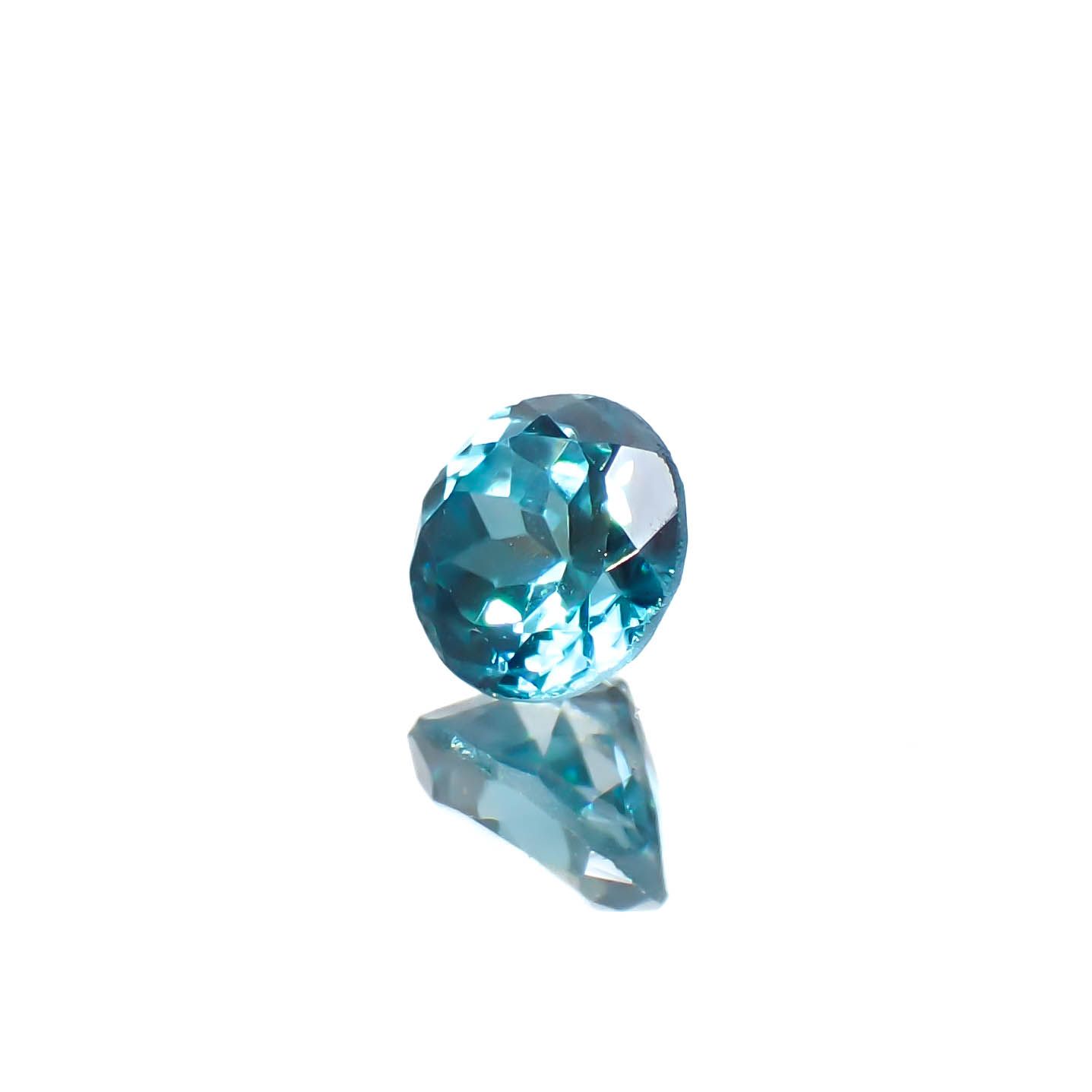 ブルージルコン カンボジア産 0.63ct [241229629]4.6x4.6mm前後