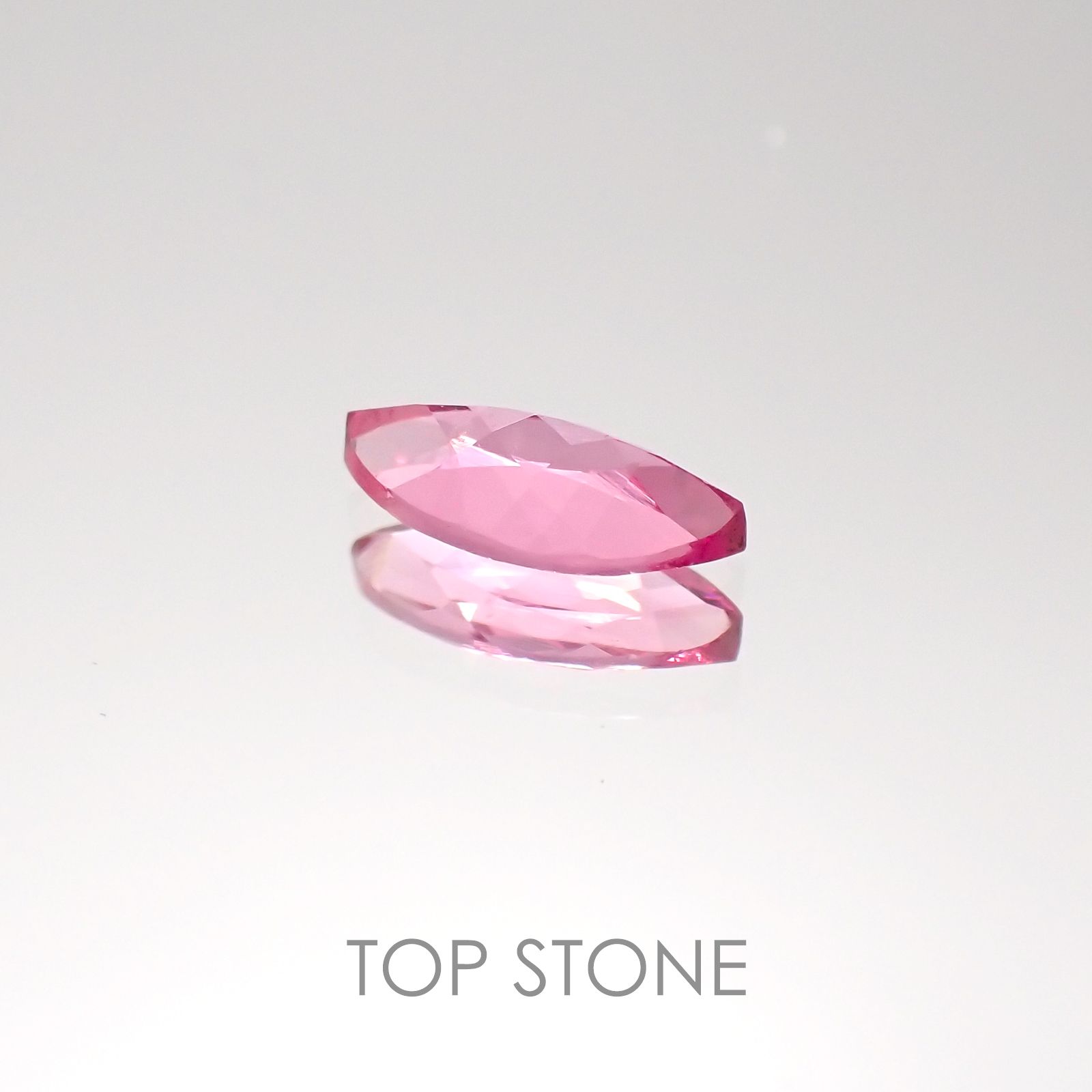 ホットピンクスピネル(宝石名ピンク・スピネル) タンザニア産 0.38ct 識別済[20117315]7.2×3.4mm前後