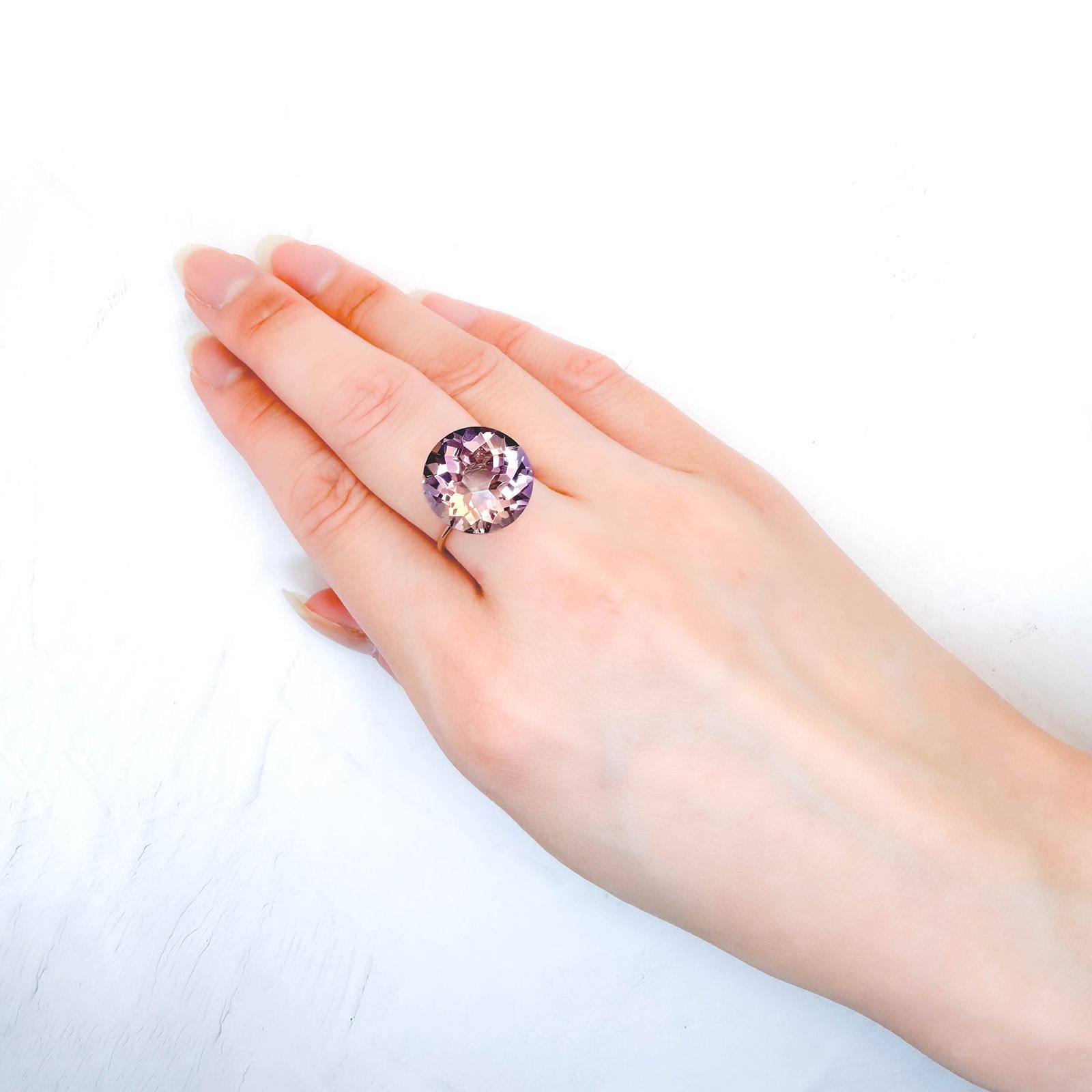 ◇カスタムカット◇アメトリン ブラジル/ボリビア産 10.43ct / 15.2x15.2mm前後 [260632312]