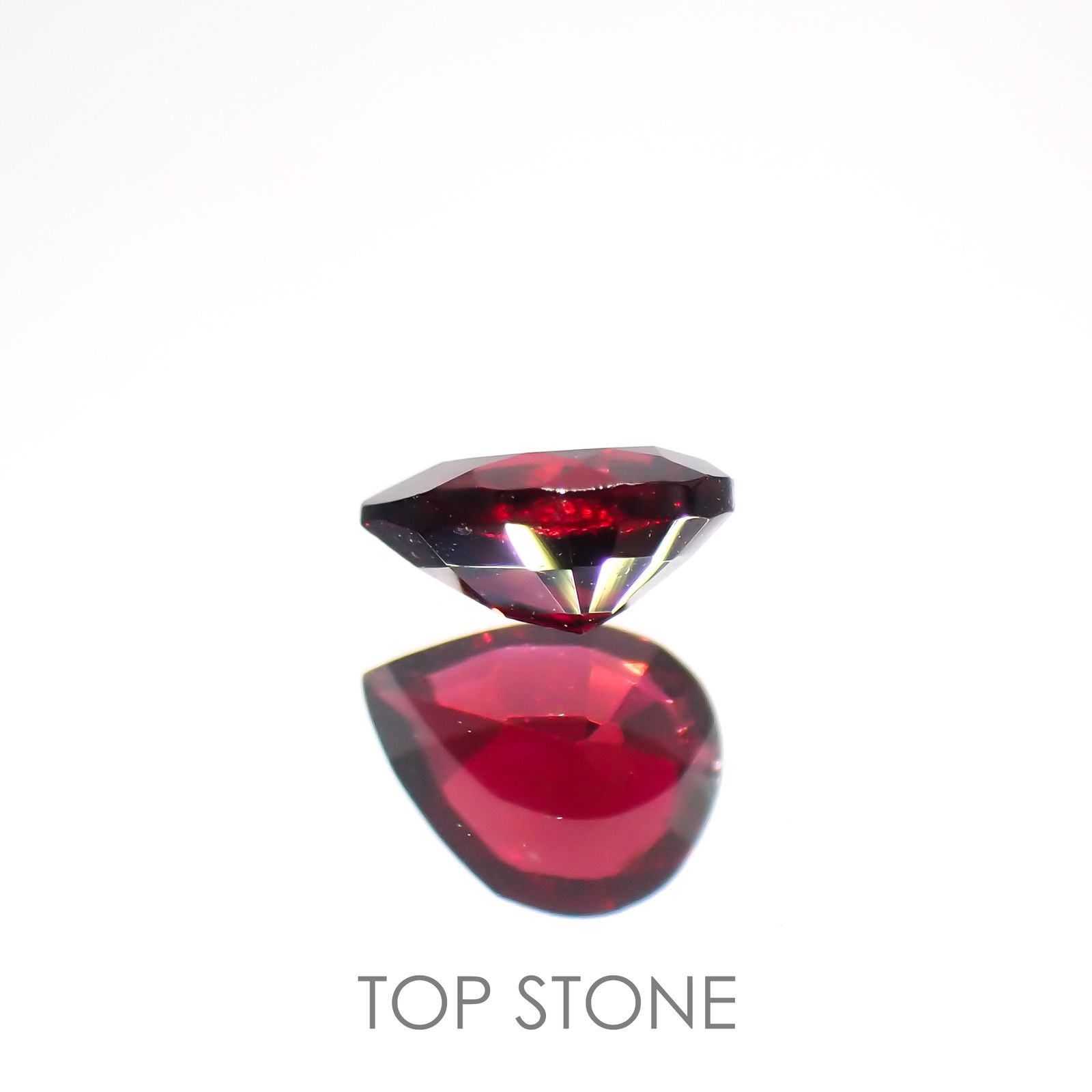 レッドスピネル(宝石名レッド・スピネル)タンザニア産 0.33ct 識別済[220114324]4.9x3.9mm前後