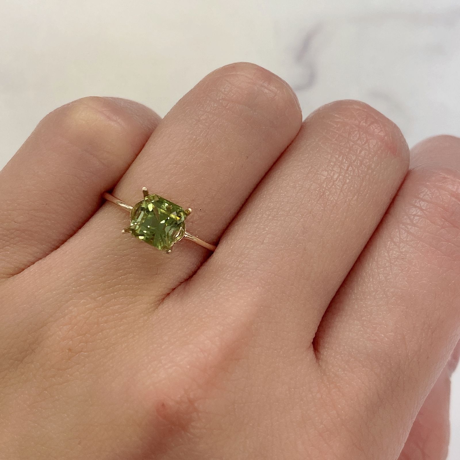 ミントトルマリン(宝石名グリーン・トルマリン) ルワンダ産 1.379ct ソ付(彩珠)[211013635]6.2×5.8mm前後