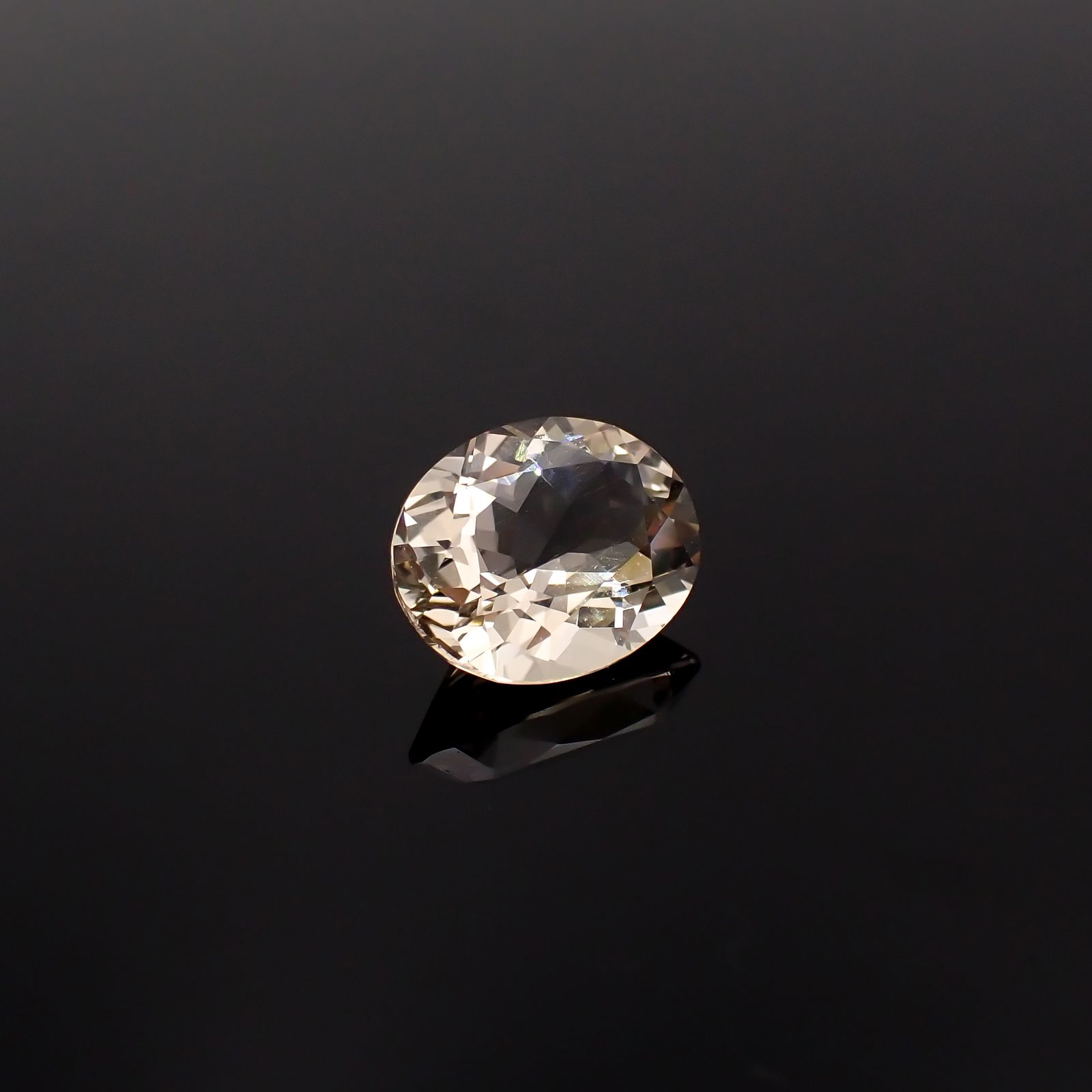 含バリウム・サニディン(宝石名サニディン)ドイツ産 2.62ct 識別済[231224978]10.6x8.6mm前後