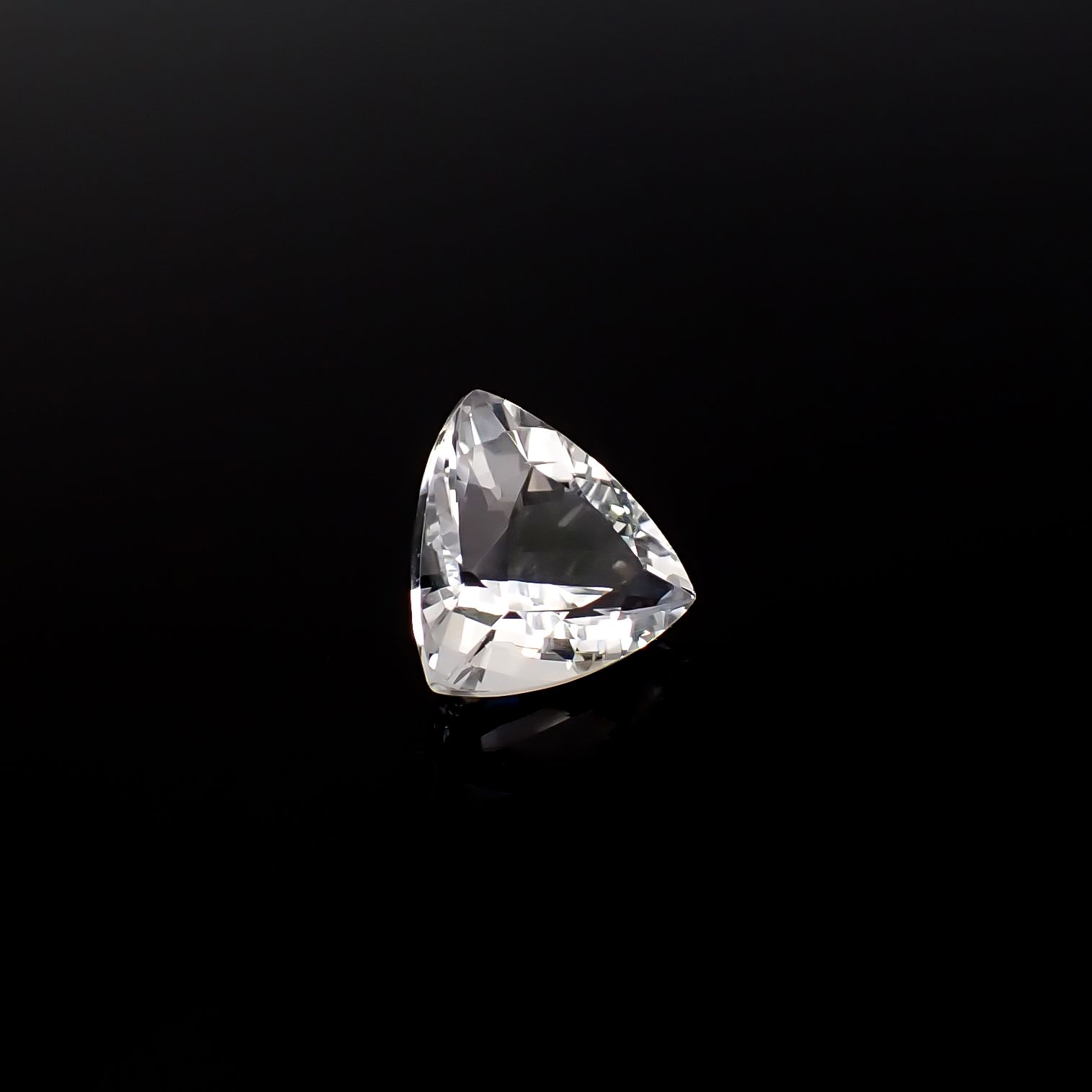 日本水晶 滋賀県田上山大谷河原産 3.29ct / 10.4x10.7mm前後 [260632419]