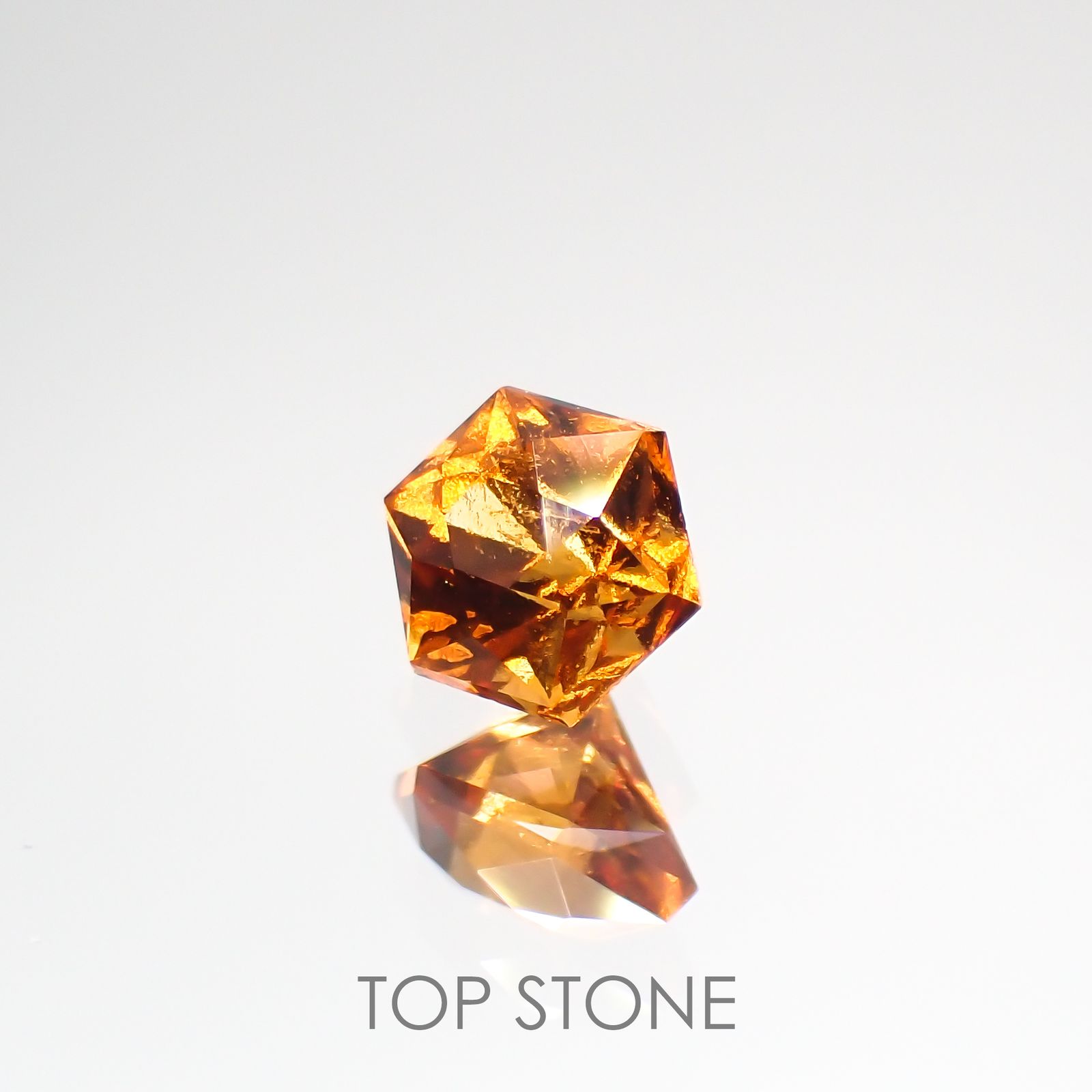 ◇ヘキサゴンカット◇ヘソナイトガーネット(宝石名ガーネット) スリランカ産 0.50ct 識別済[210812680]4.3×4.2mm前後