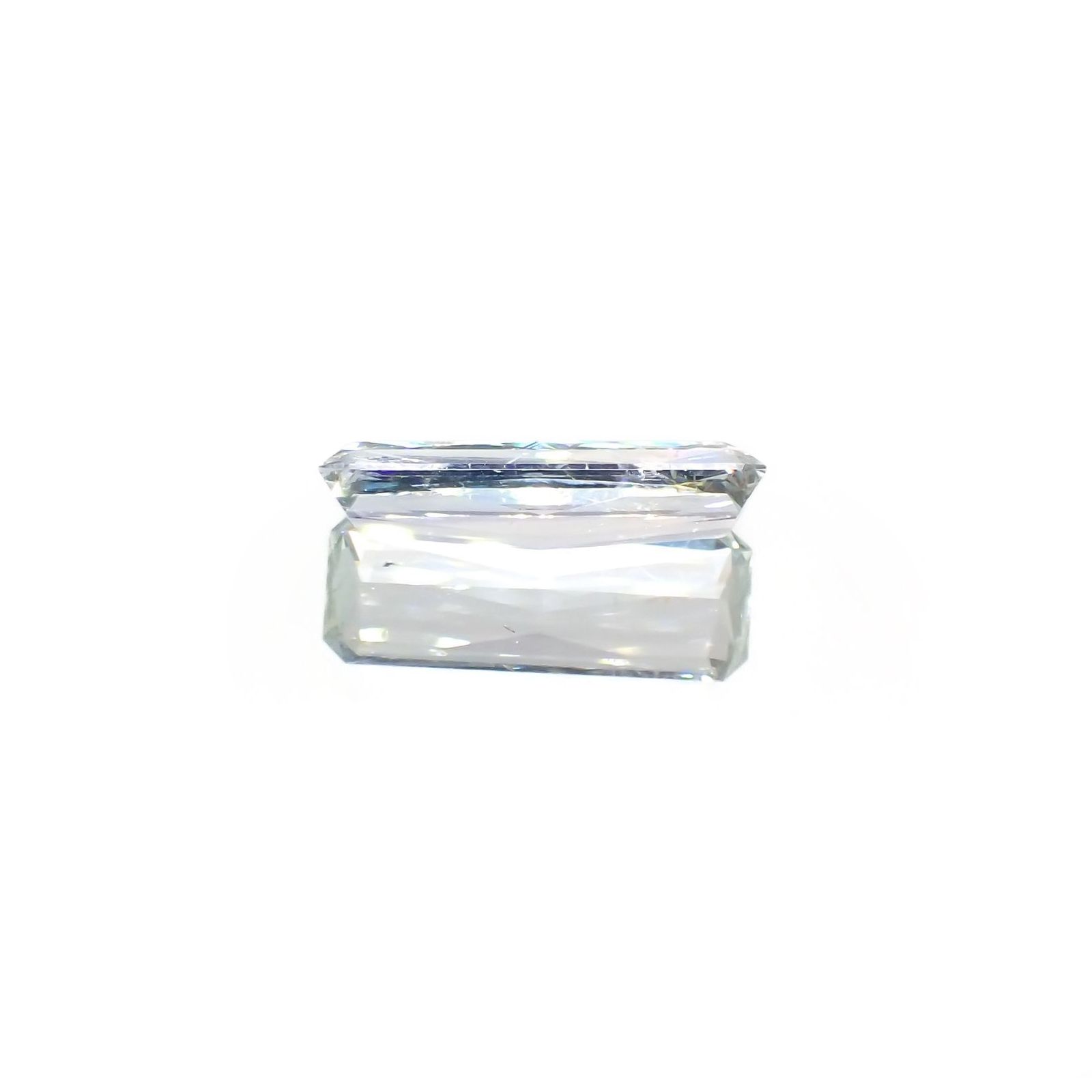 ジェレメジェバイト(宝石名エレメジェバイト)ナミビア産 ソ付(彩珠) 3.221ct / 16x5.8mm前後 [220616458]