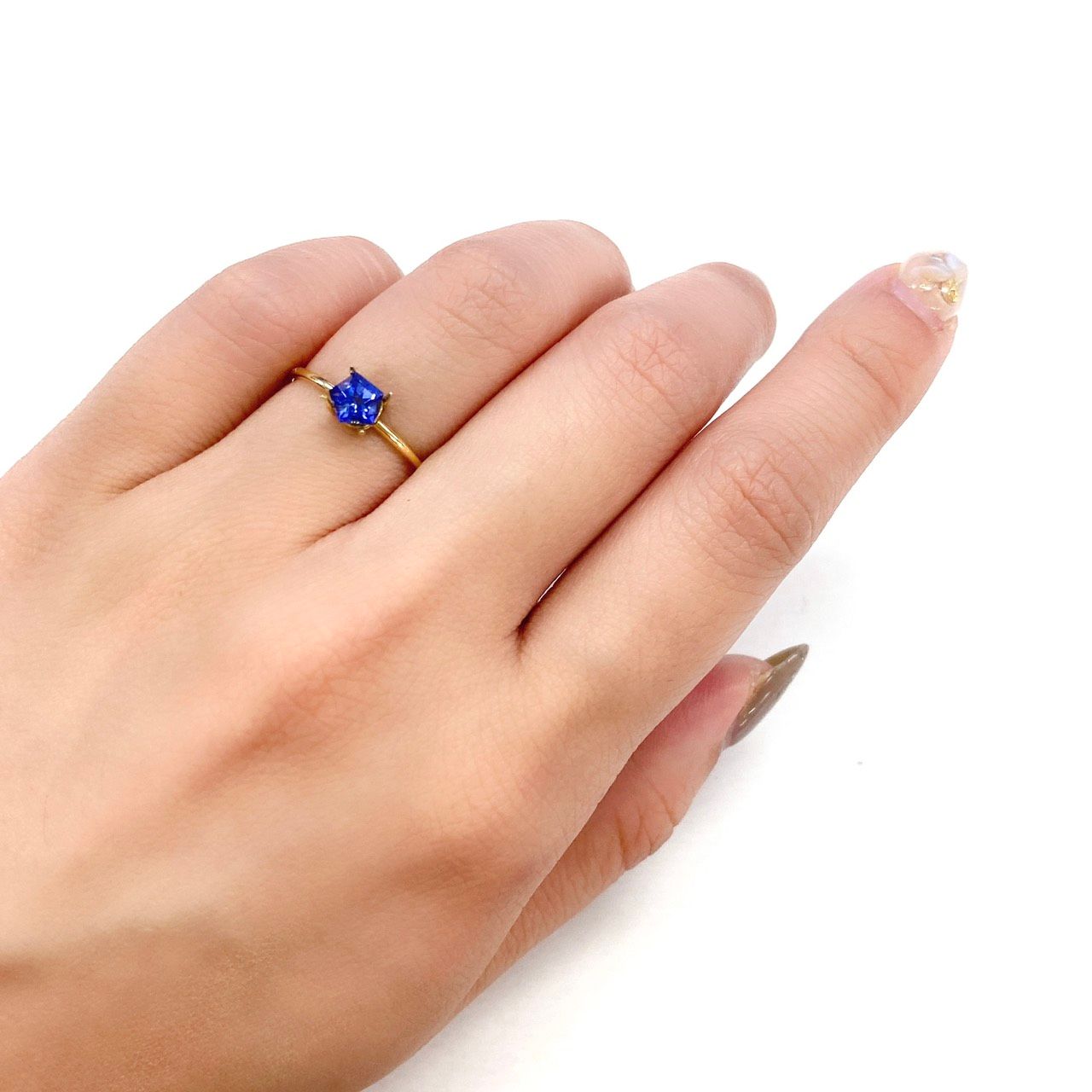 ◇ペンタゴンカット◇タンザナイトSA(宝石名タンザナイト) タンザニア産 0.45ct 識別済[210610995]5×5.2mm前後