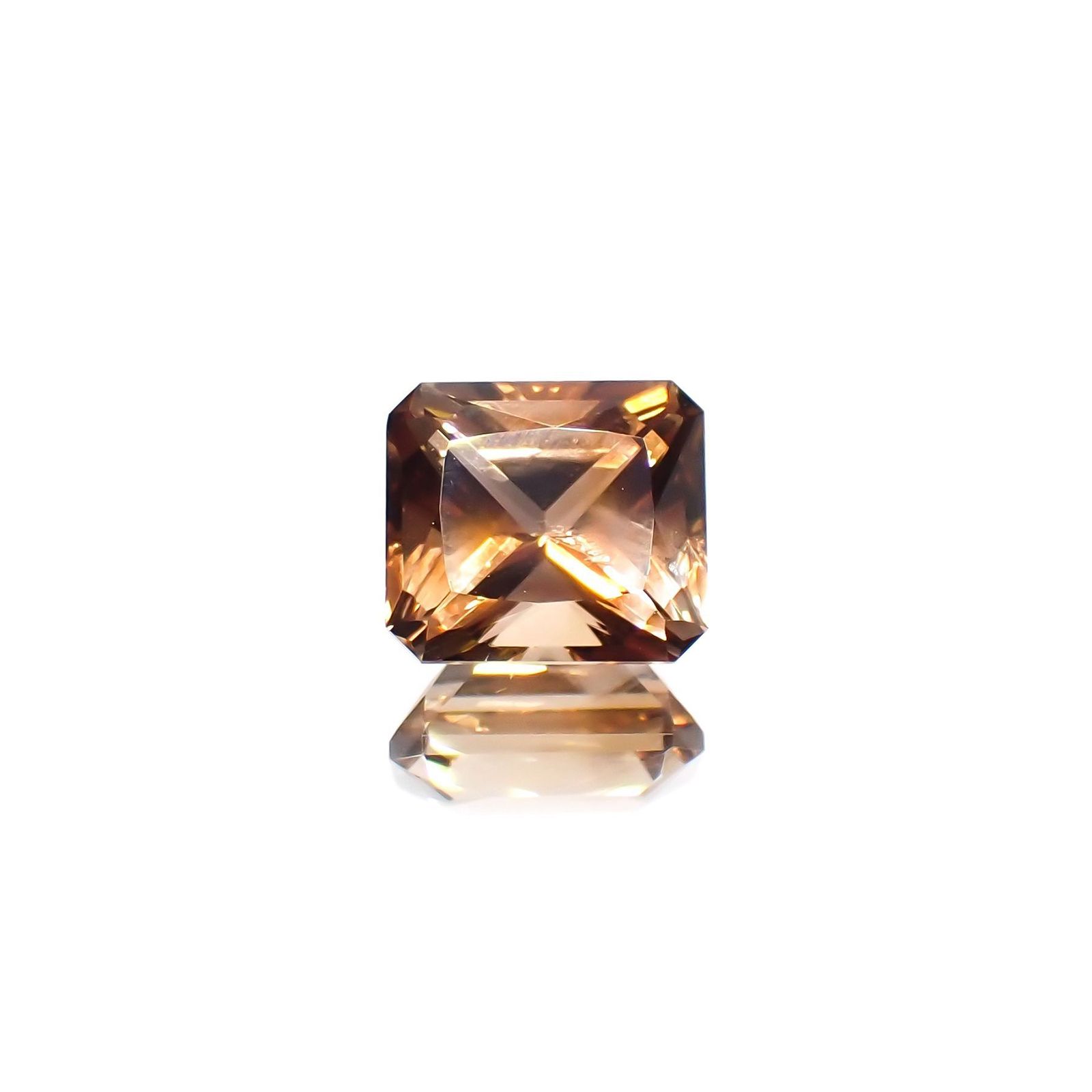 バイカラートパーズ ブラジル・ミナスジェライス州産 2.17ct / 7.3x6.5mm前後 [221018559]