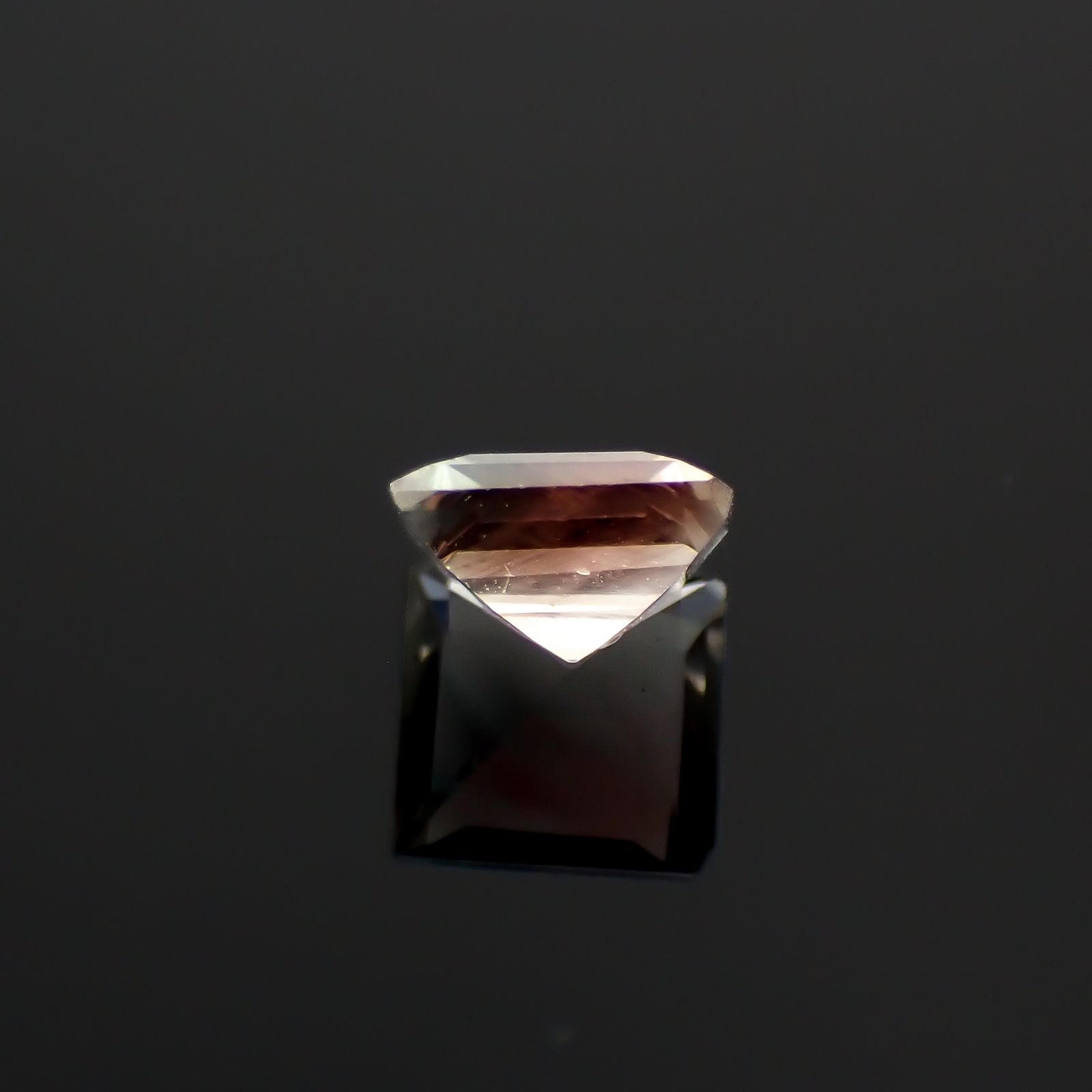 パーティカラーオレゴンサンストーン アメリカ・オレゴン州産 0.63ct[230722844]5.4x5.3mm前後