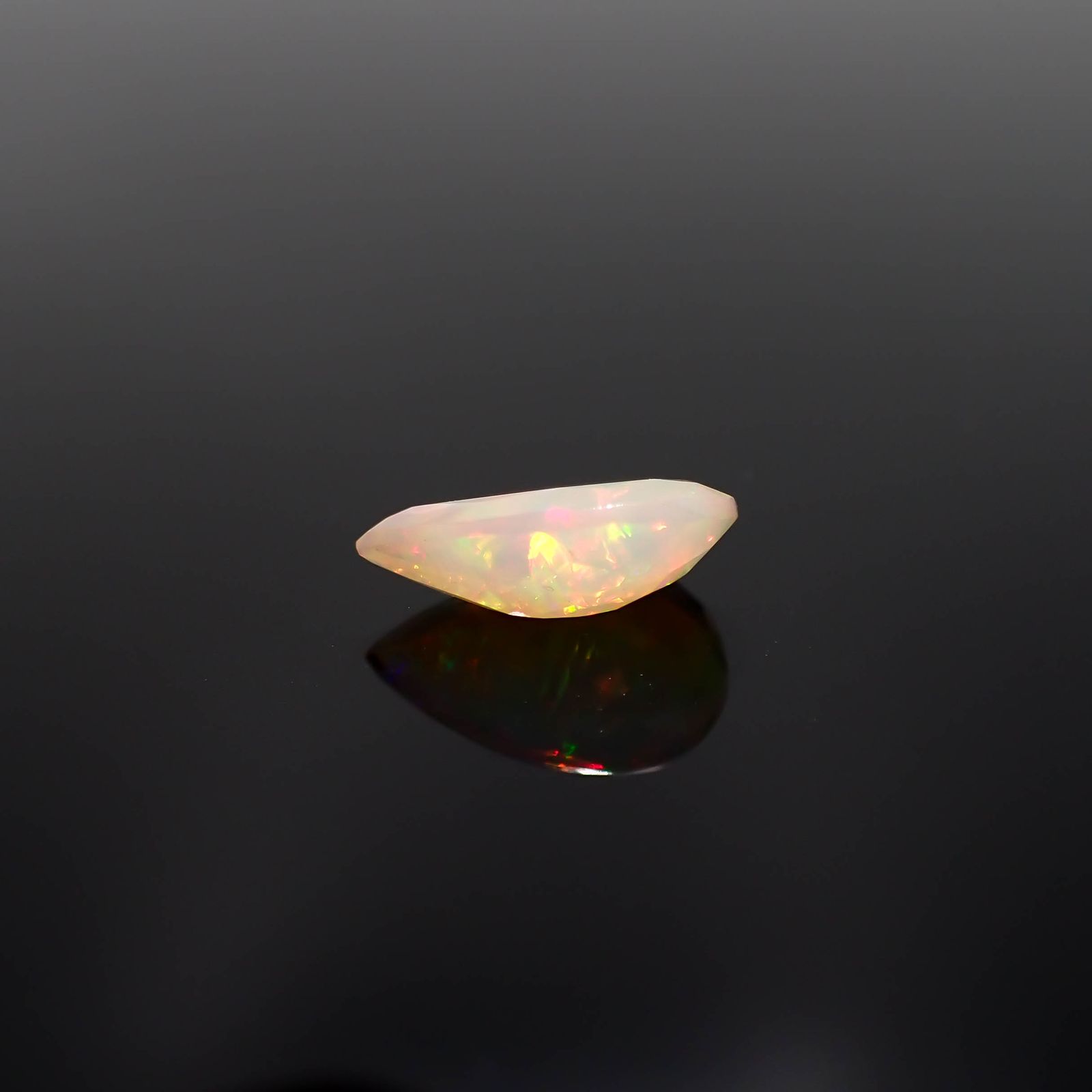 エチオピアオパール(宝石名オパール)エチオピア産 1.36ct 識別済[230521992]12x7.4mm前後
