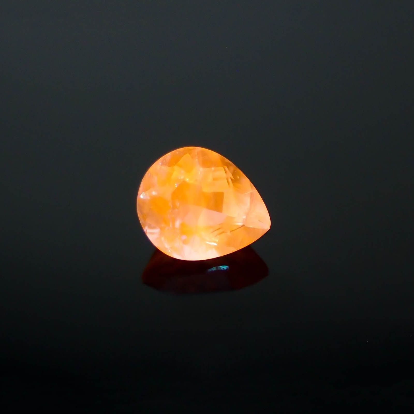 アウイナイト フルオレッセンス(宝石名アウイナイト)ドイツ産 0.28ct 識別済[250917694]4.9x4.1mm前後