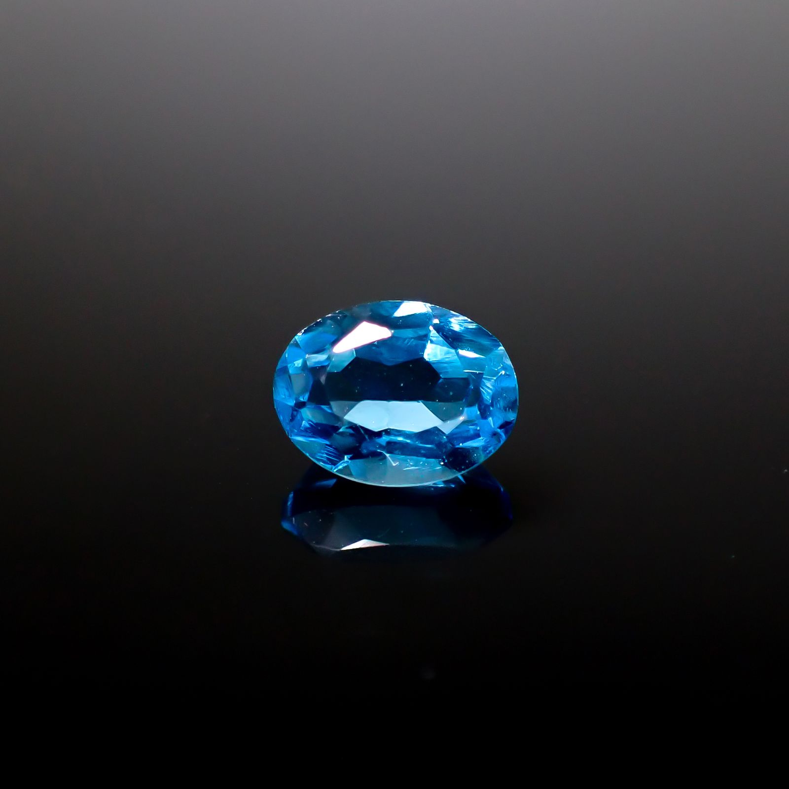 スイスブルートパーズ ブラジル産 1.76ct [241229578]7.9x6.2mm前後