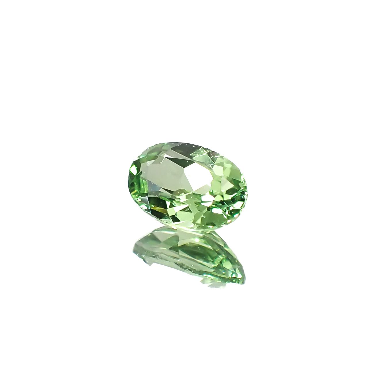 ミントガーネット(宝石名ガーネット)タンザニア産 0.52ct 識別済[241229614]6x4mm前後