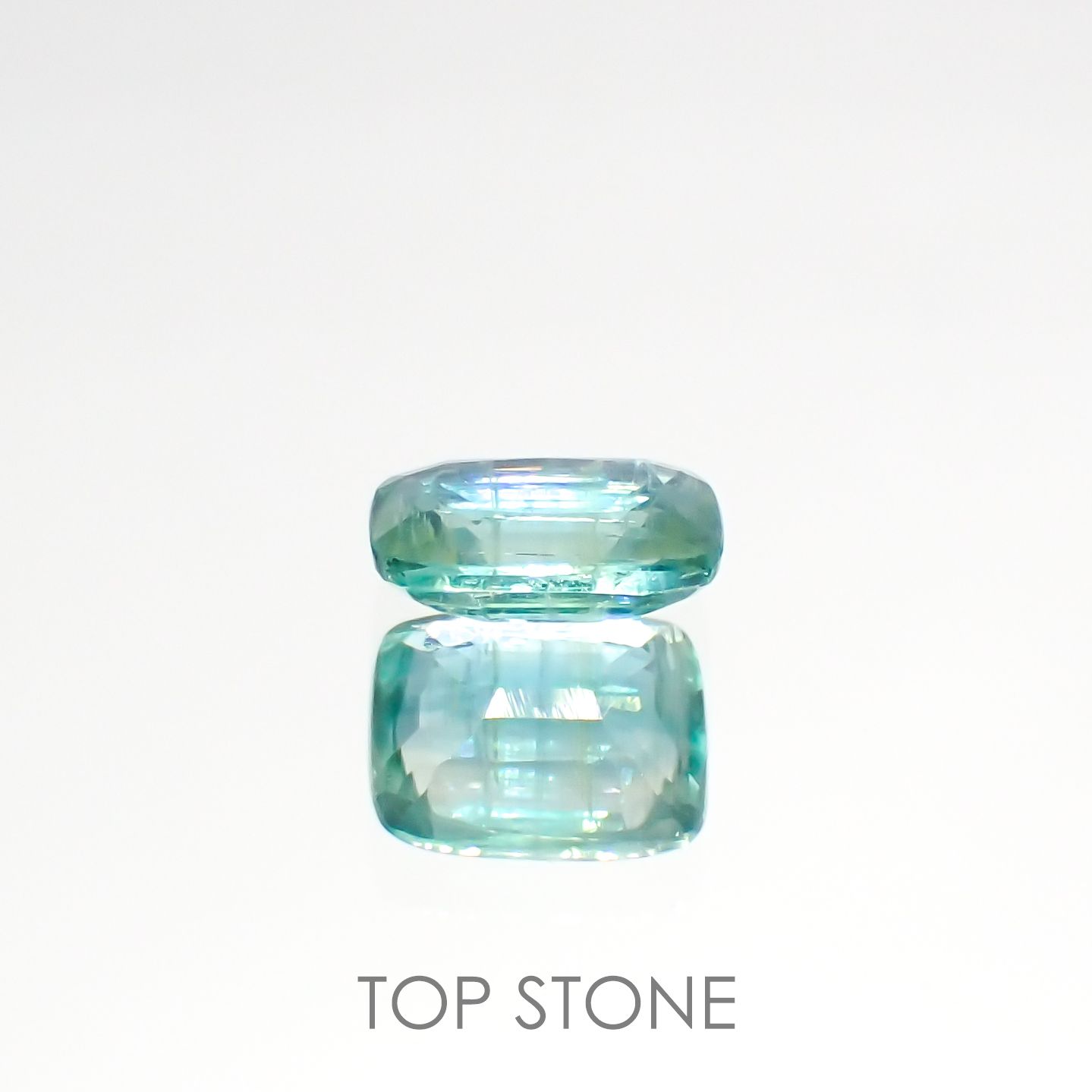 バイカラーカイヤナイト(宝石名カイヤナイト)ネパール産 1.10ct 識別済[220115375]6.7x5.3mm前後