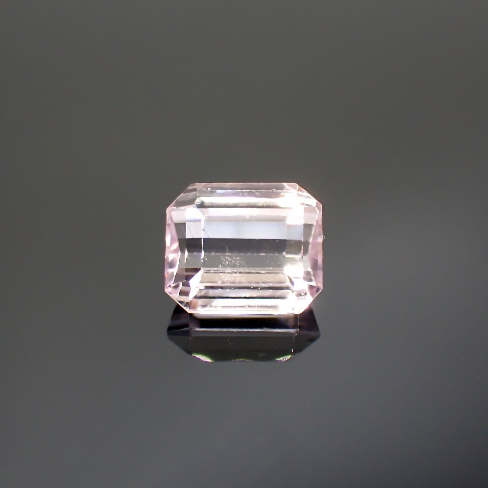 クンツァイト(宝石名クンツァイト)アフガニスタン産 3.76ct 識別済[250115230]9.3x7.8mm前後