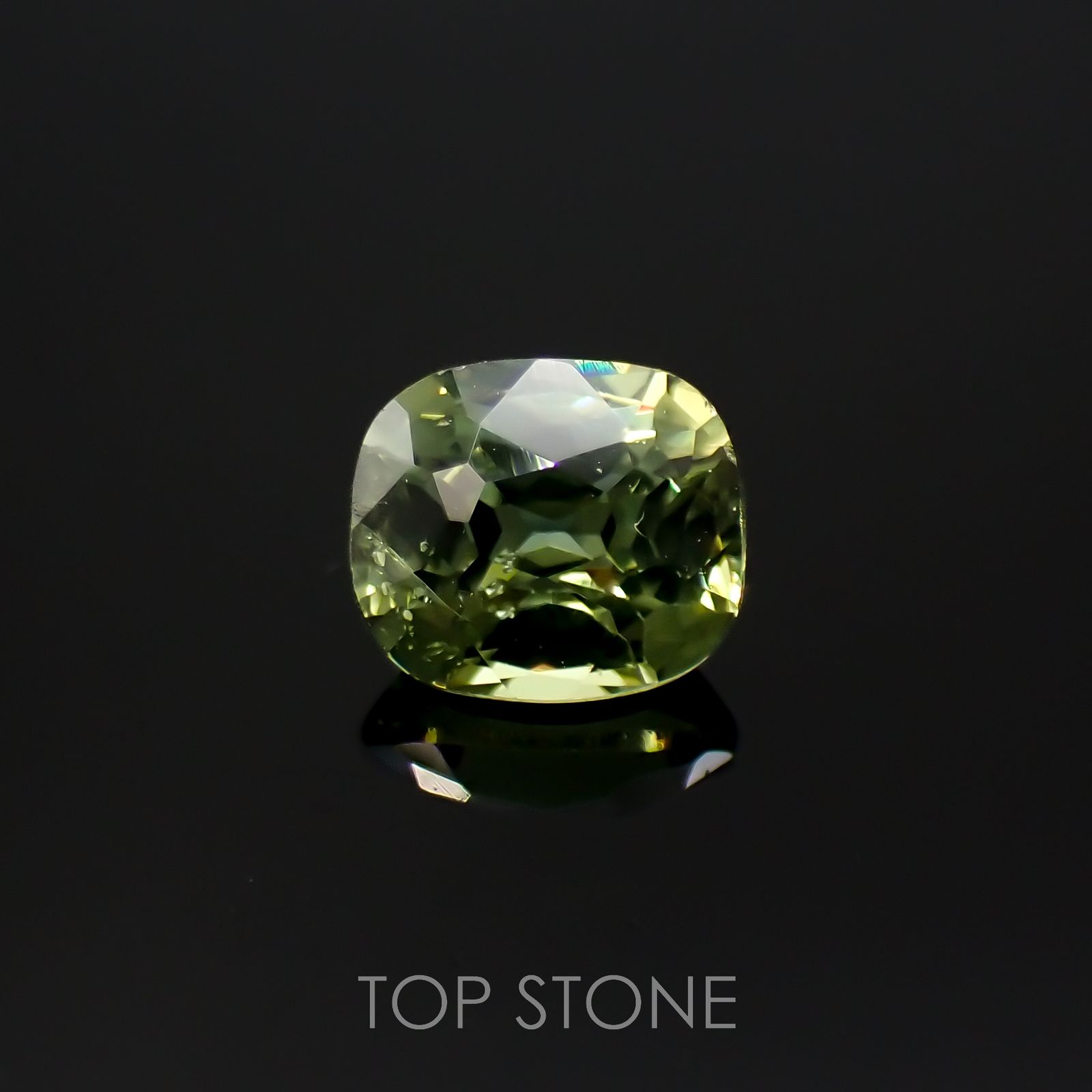 デマントイドガーネット ナミビア産 0.49ct[220917675]4.6x4mm前後