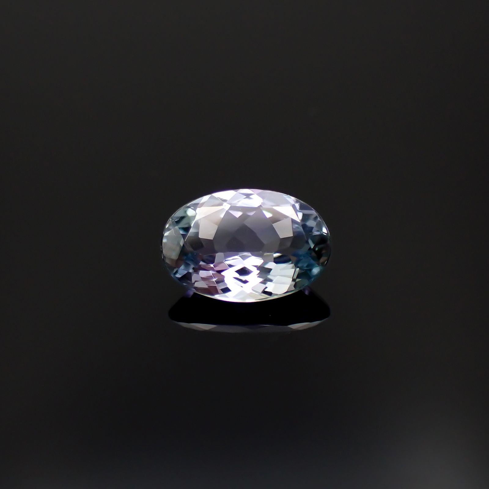 バイカラータンザナイト(宝石名タンザナイト/ゾイサイト)タンザニア産 1.18ct 識別済[230923506]8.2x5.6mm前後
