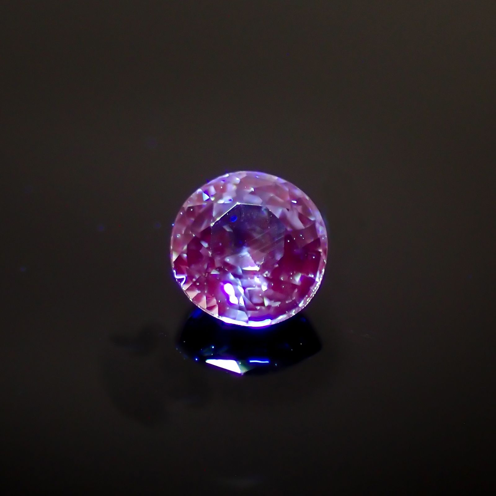 アイスブルーサファイア(宝石名サファイア)スリランカ/マダガスカル産 0.31ct 識別済[230722697]3.8x3.7mm前後