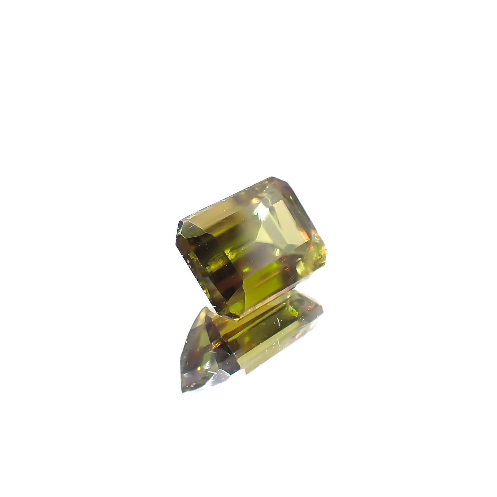 カラーチェンジスフェーン(宝石名スフェーン / カラーチェンジ・タイプ)パキスタン産 0.97ct 識別済[240627958]6.2x4.5mm前後