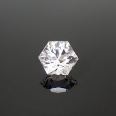 ◇ヘキサゴンカット◇カラーレスジルコン(宝石名ホワイト・ジルコン)スリランカ/カンボジア産 0.92ct 識別済[220114273]4.9x4.9mm前後