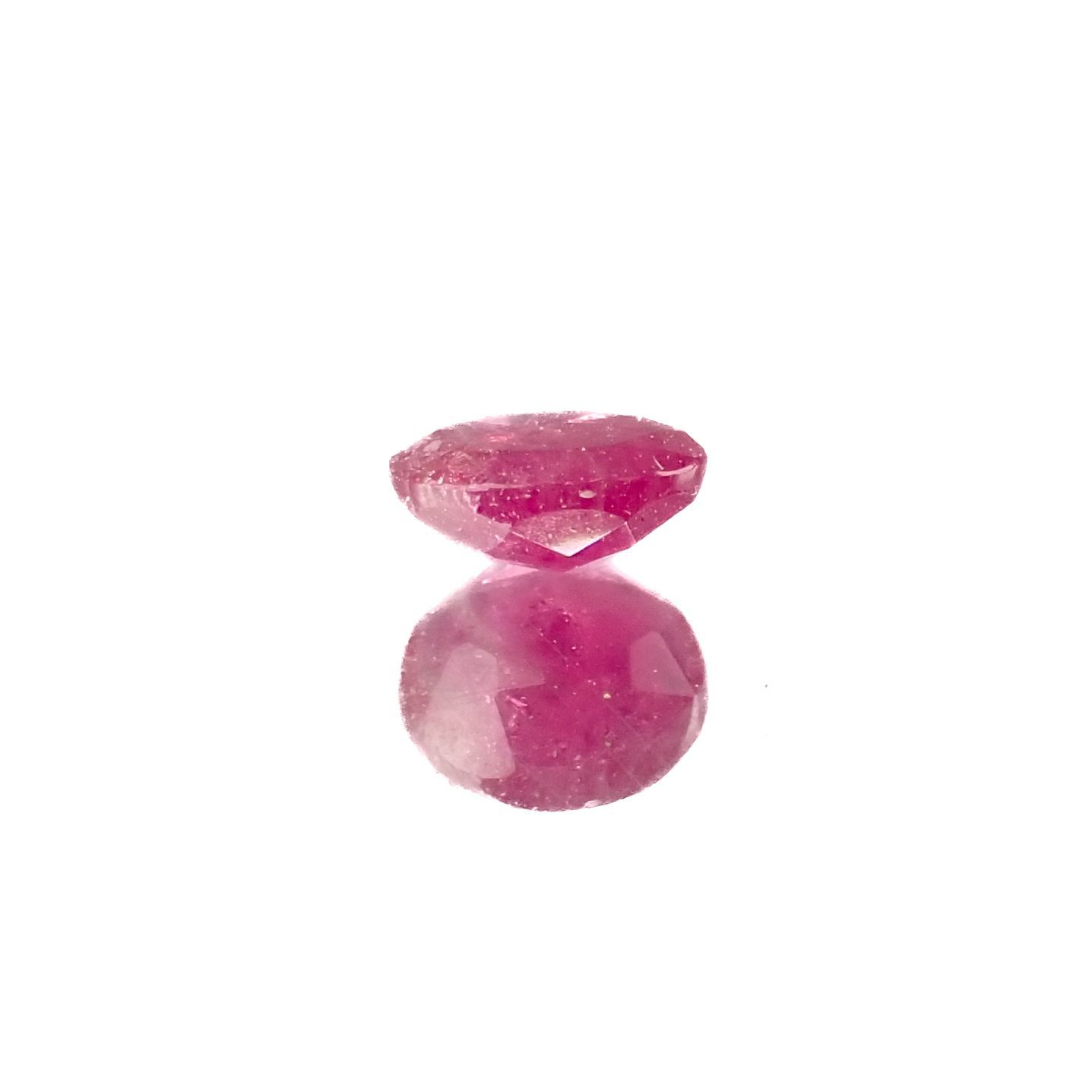 レッドベリル(宝石名レッド・ベリル)アメリカ・ユタ州産 0.22ct 識別済[220716748]4.2x4.2mm前後