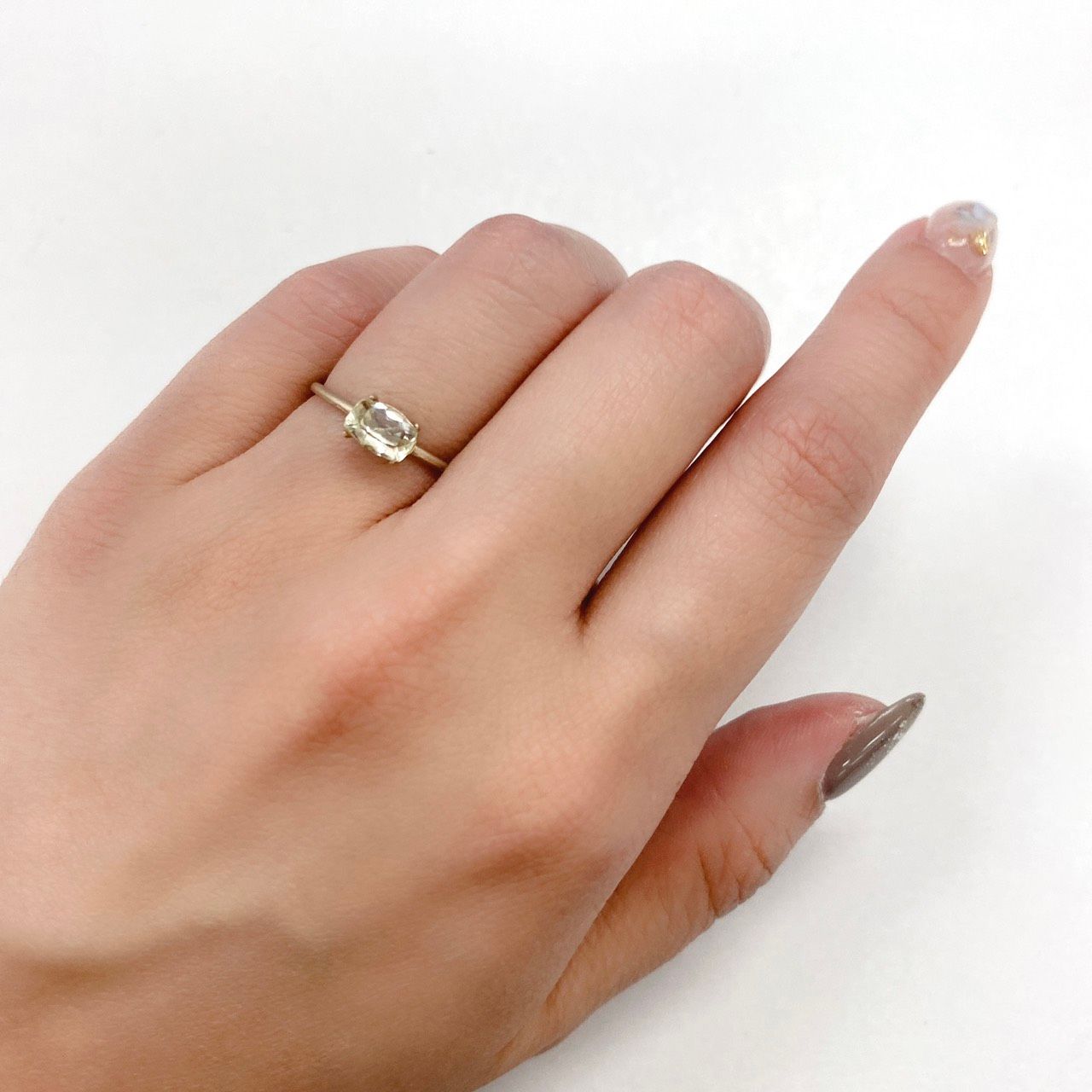 ブラジリアナイト(宝石名ブラジリアナイト) ブラジル産 0.65ct 識別済[210510748]6.4×4.6mm前後