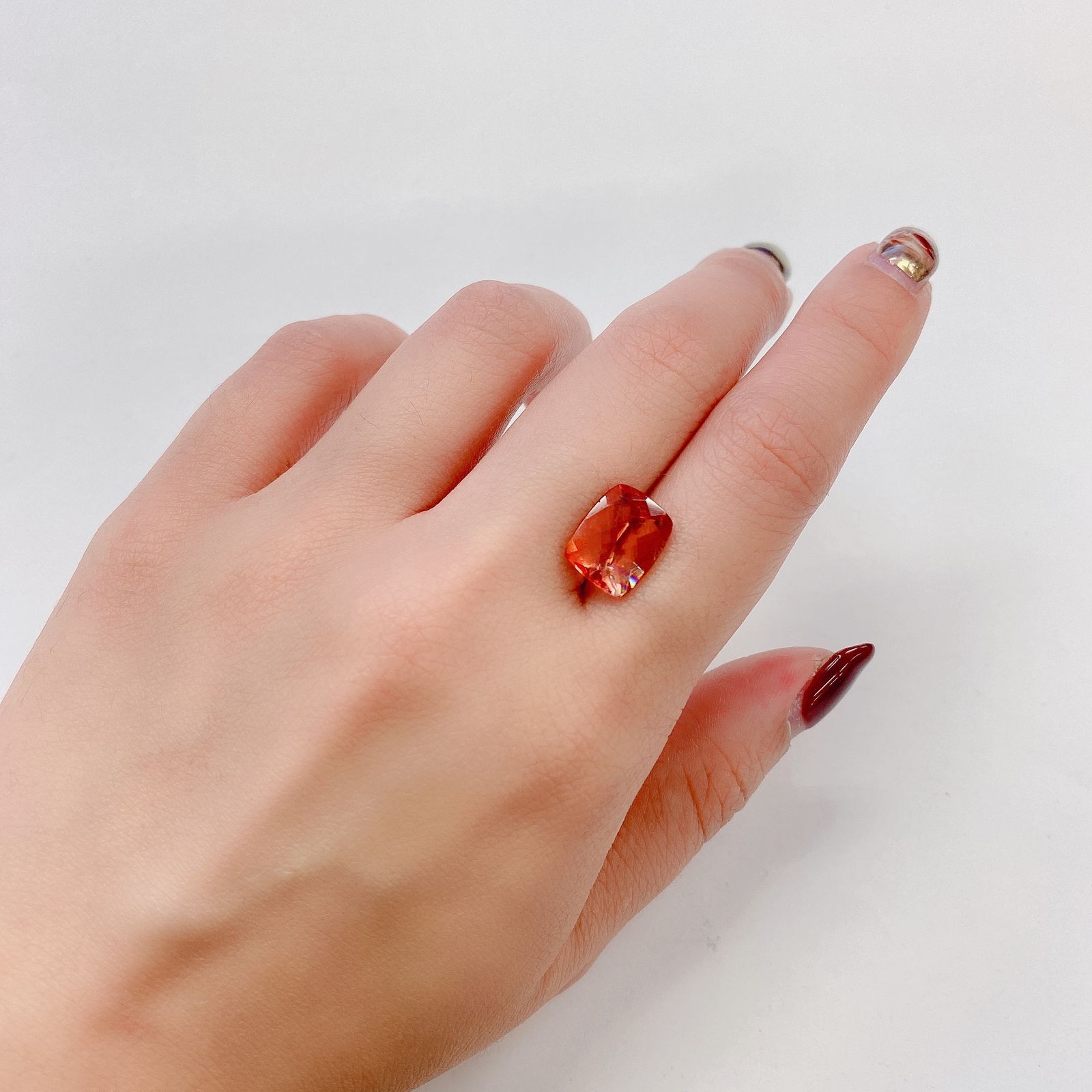 ◇チェッカーカット◇オレンジフローライト フルオレッセンス(宝石名オレンジ・フルオライト)ブラジル産 5.08ct 識別済[231024010]11.7x9.2mm前後