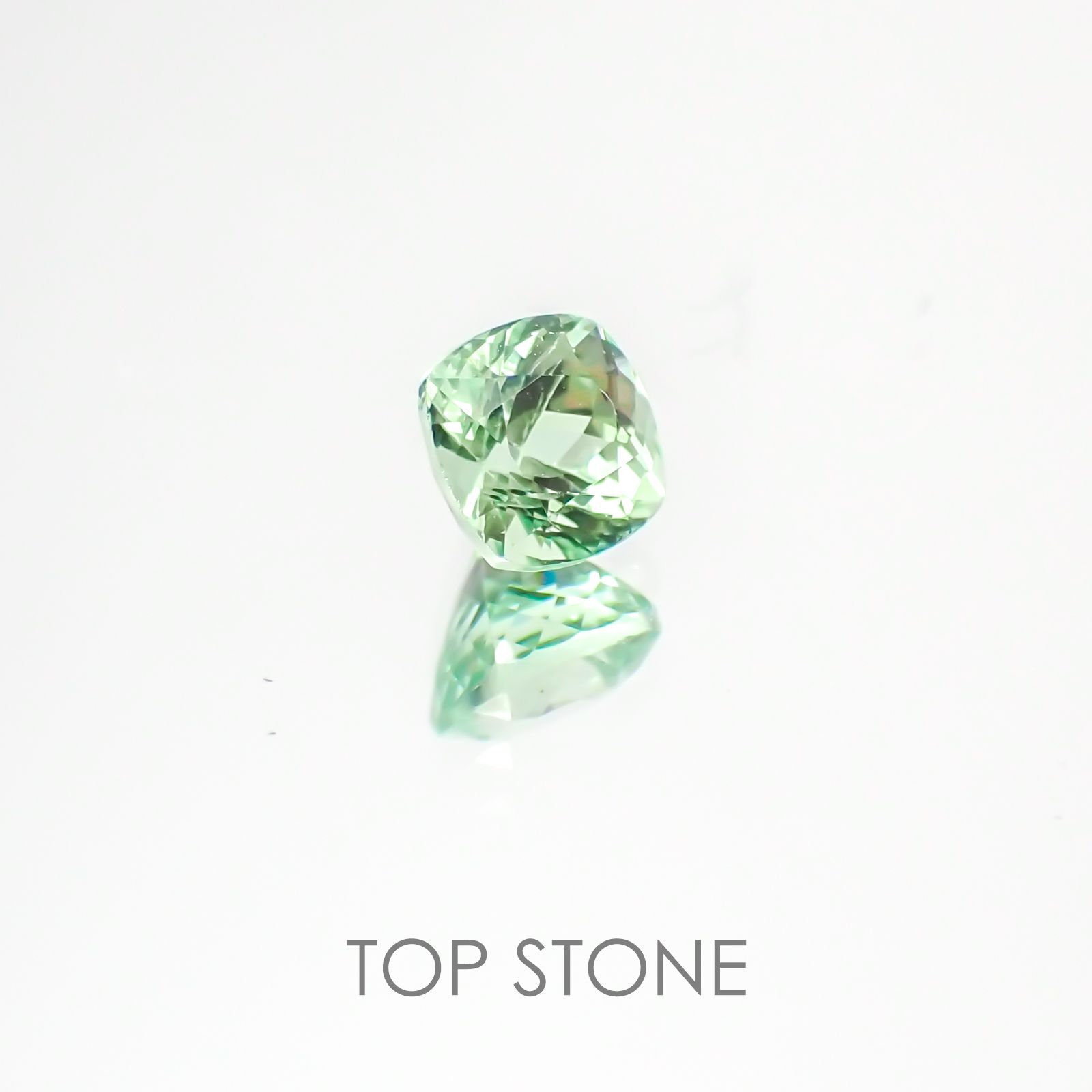 ミントガーネット タンザニア産 ルース 0.48ct[20127913]4.1×4mm前後